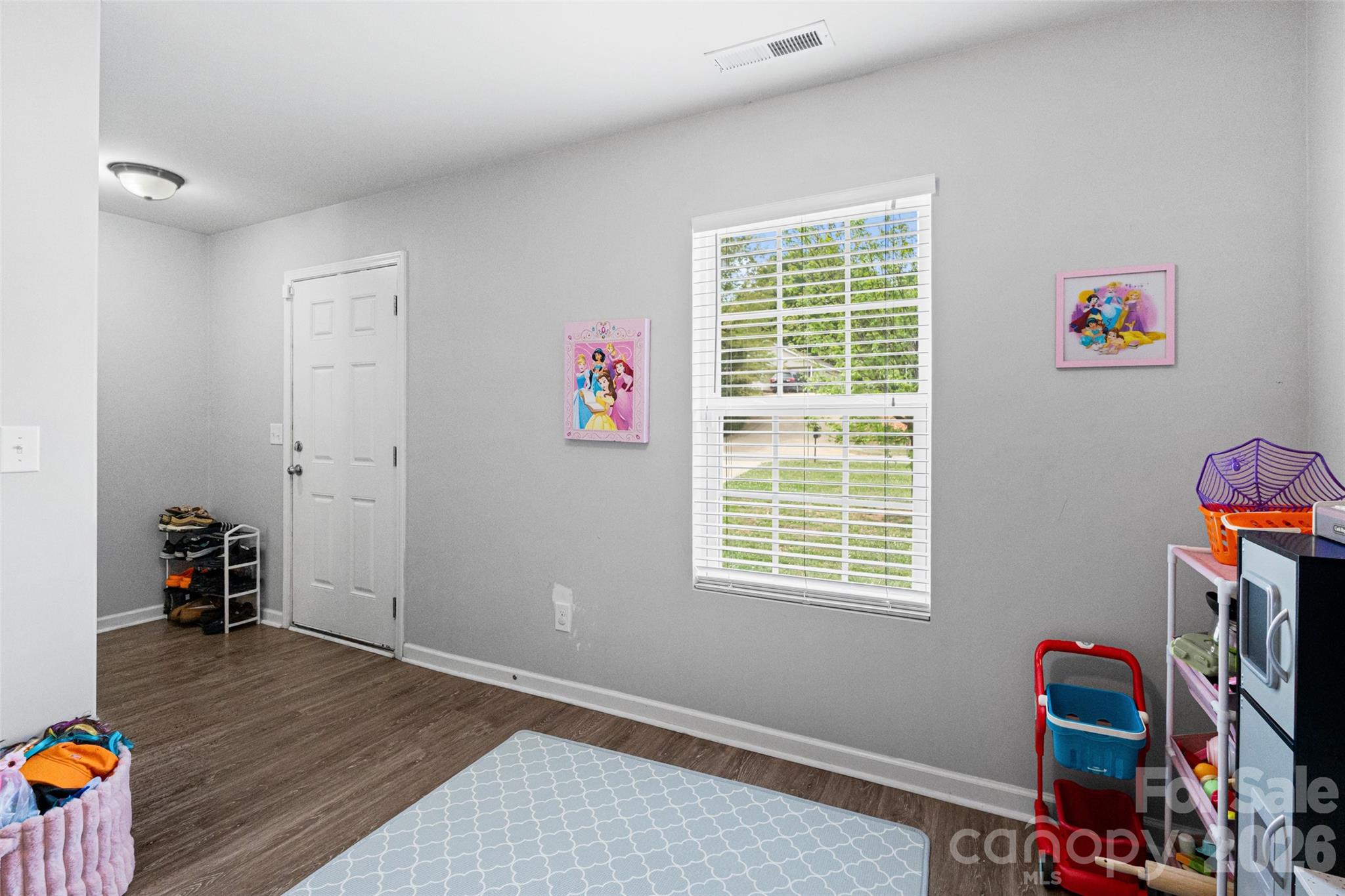 2046 E Park Drive Property Photo 5