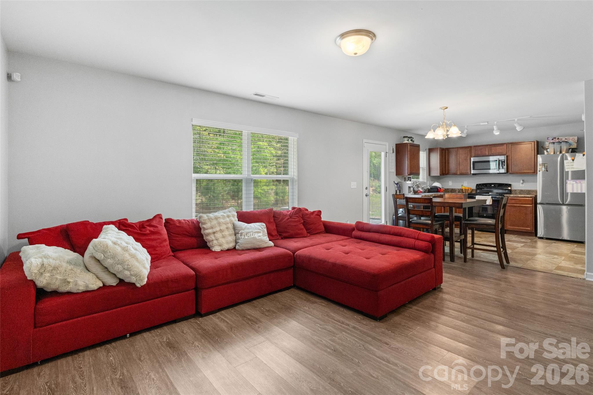 2046 E Park Drive Property Photo 8