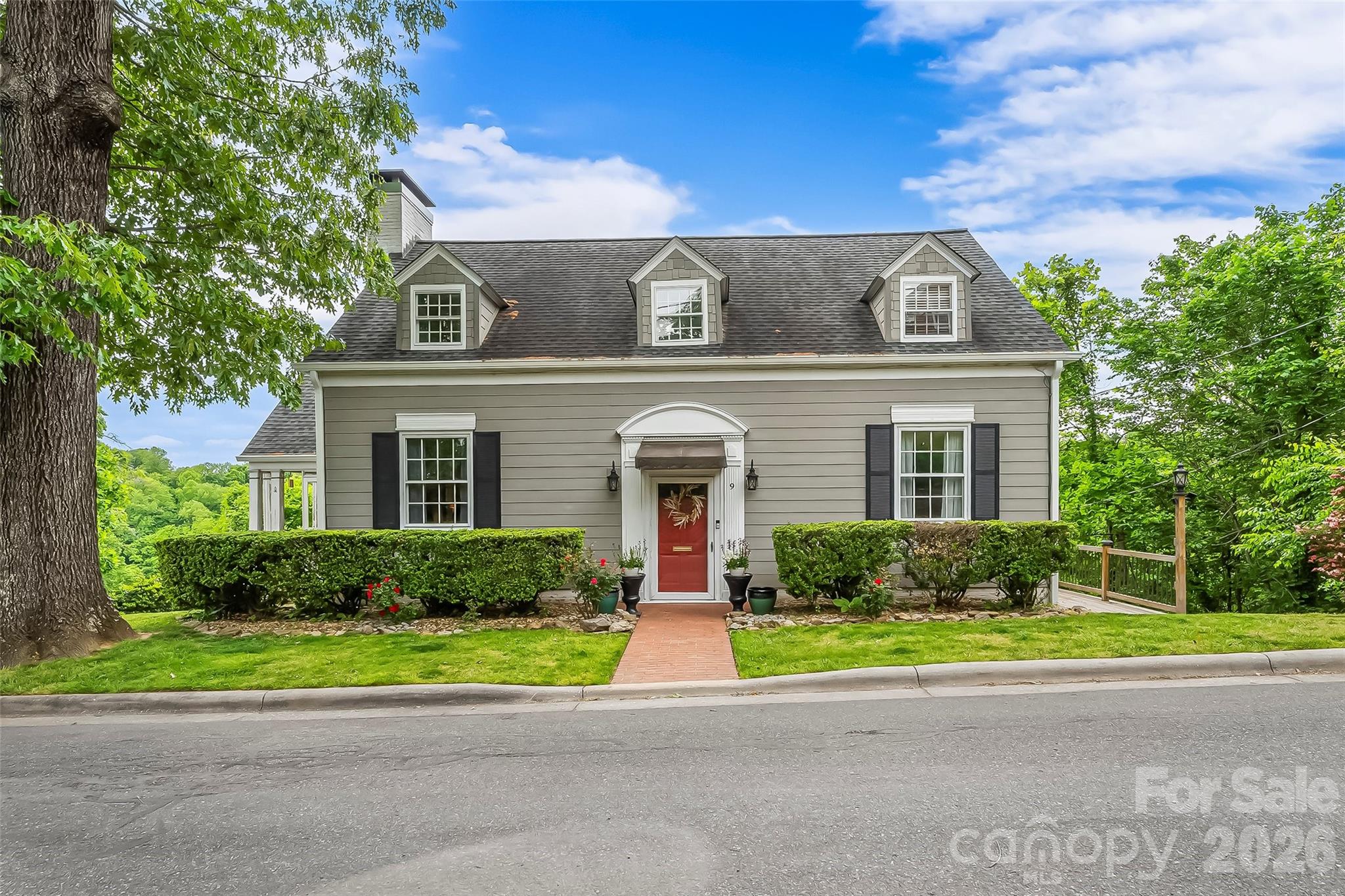 9 Crescent Drive Property Photo 2
