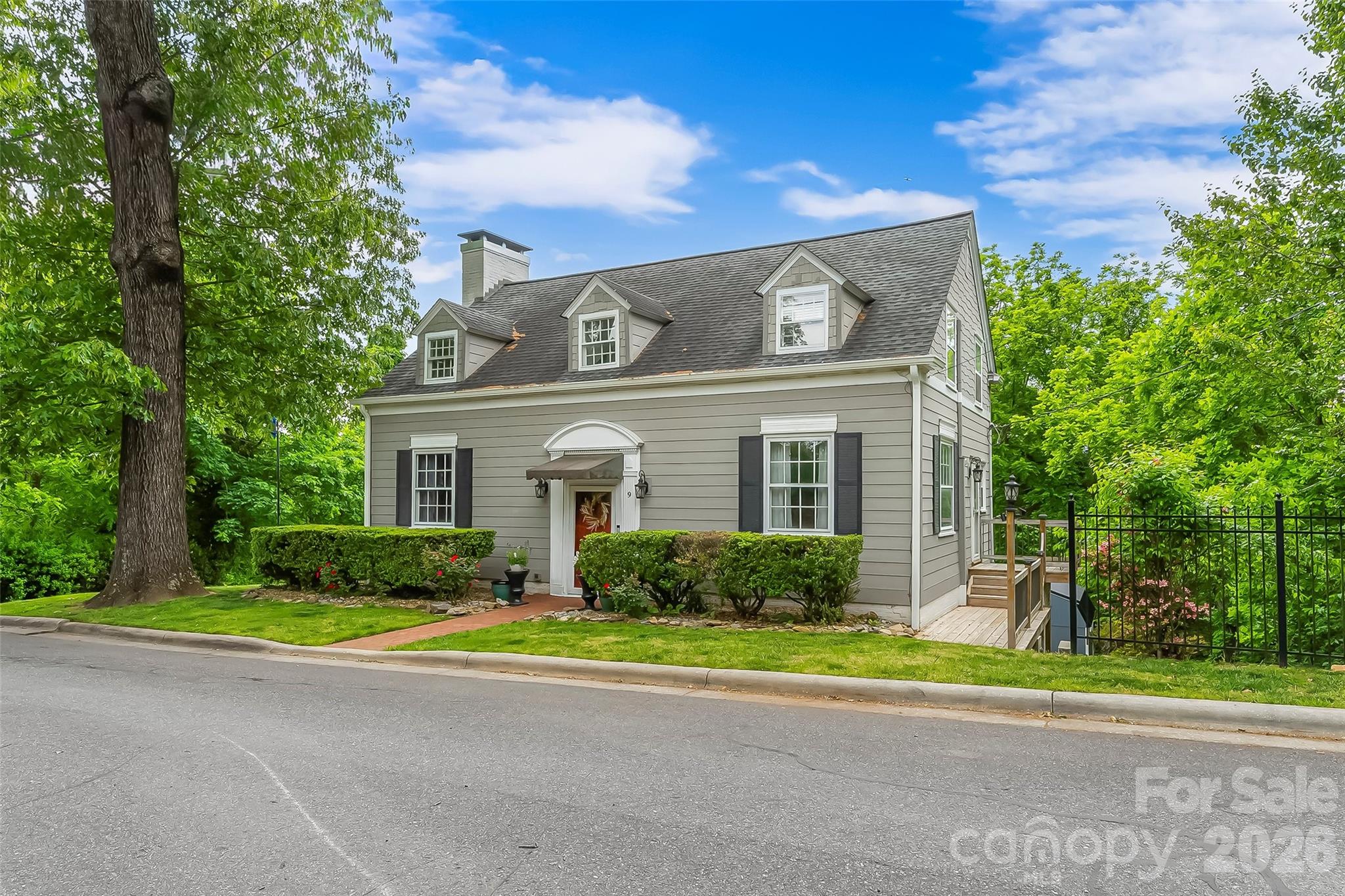 9 Crescent Drive Property Photo 3