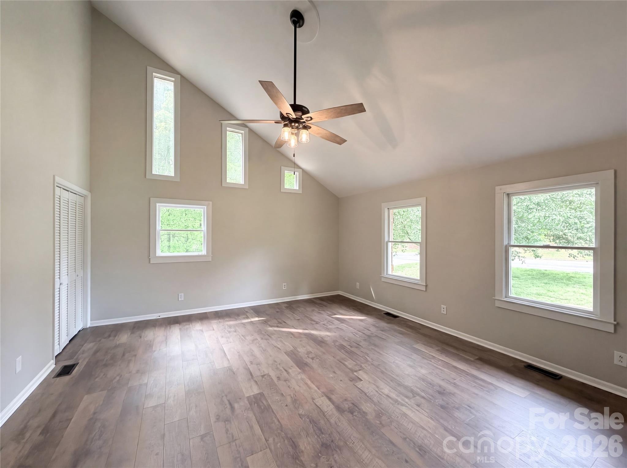706 Crescent Drive Property Photo 4