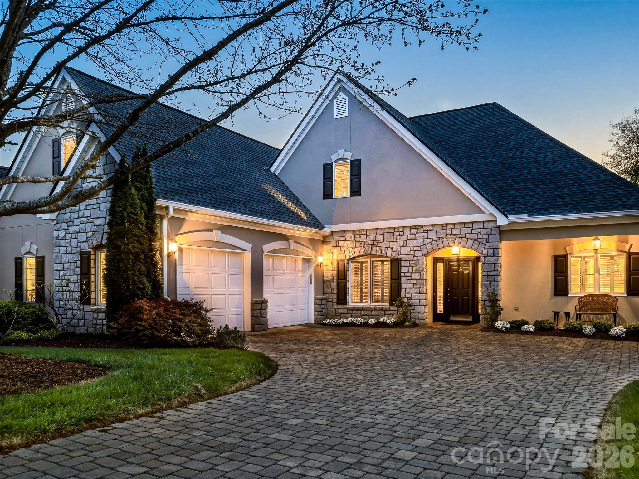 33 Tiverton Lane Property Photo 2
