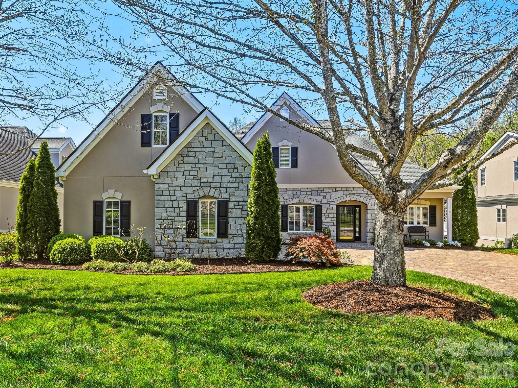 33 Tiverton Lane Property Photo 3
