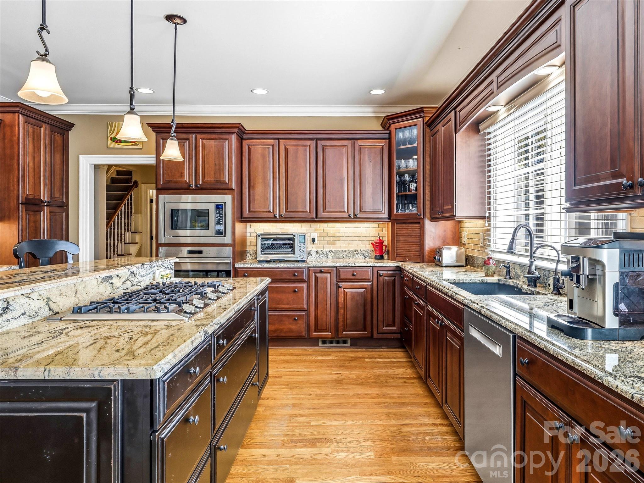 33 Tiverton Lane Property Photo 15