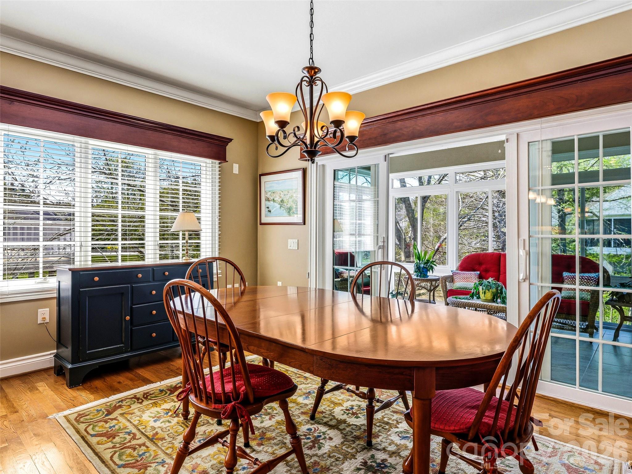33 Tiverton Lane Property Photo 18