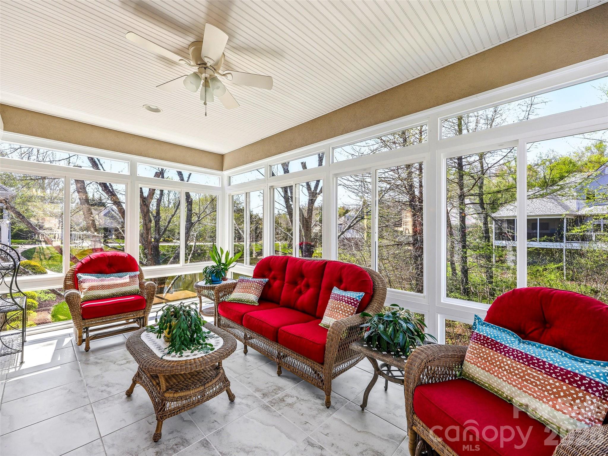 33 Tiverton Lane Property Photo 19