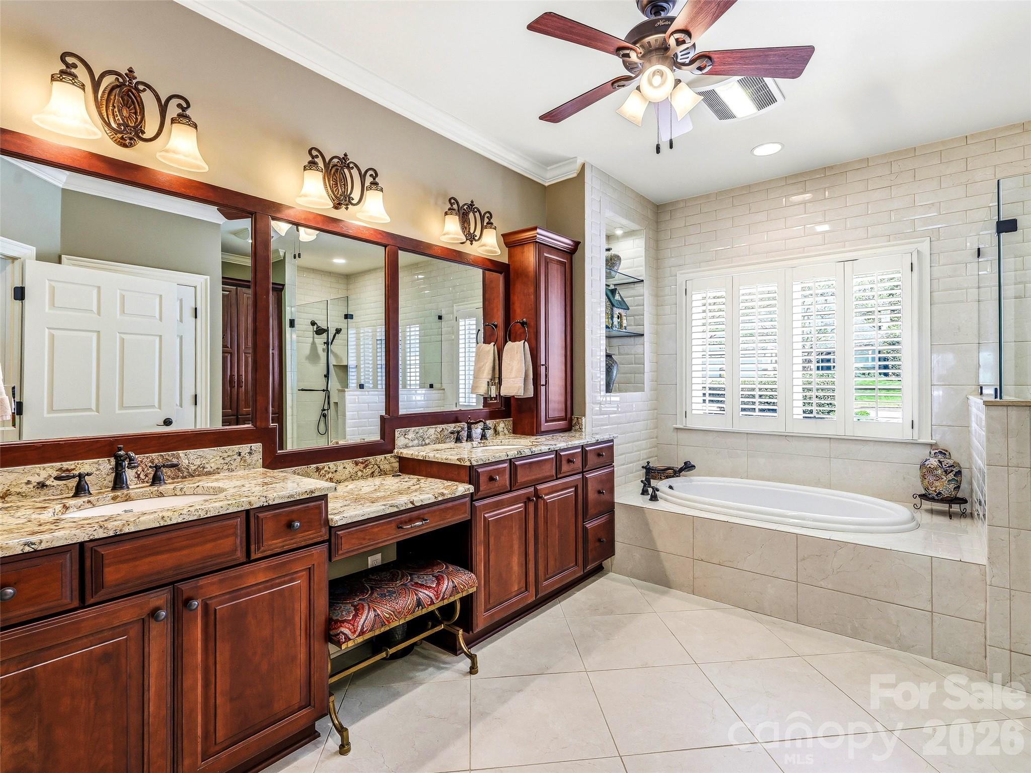33 Tiverton Lane Property Photo 24