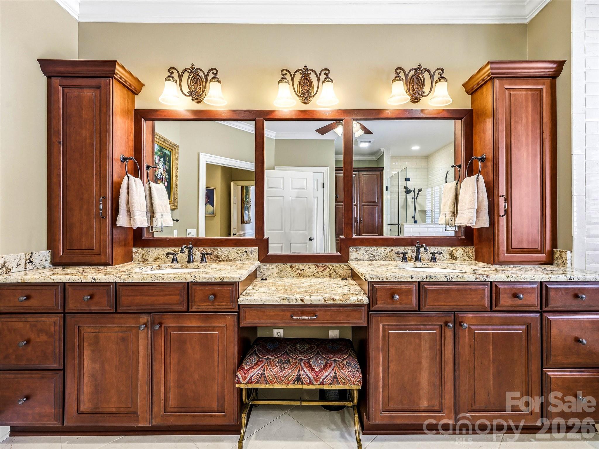 33 Tiverton Lane Property Photo 25