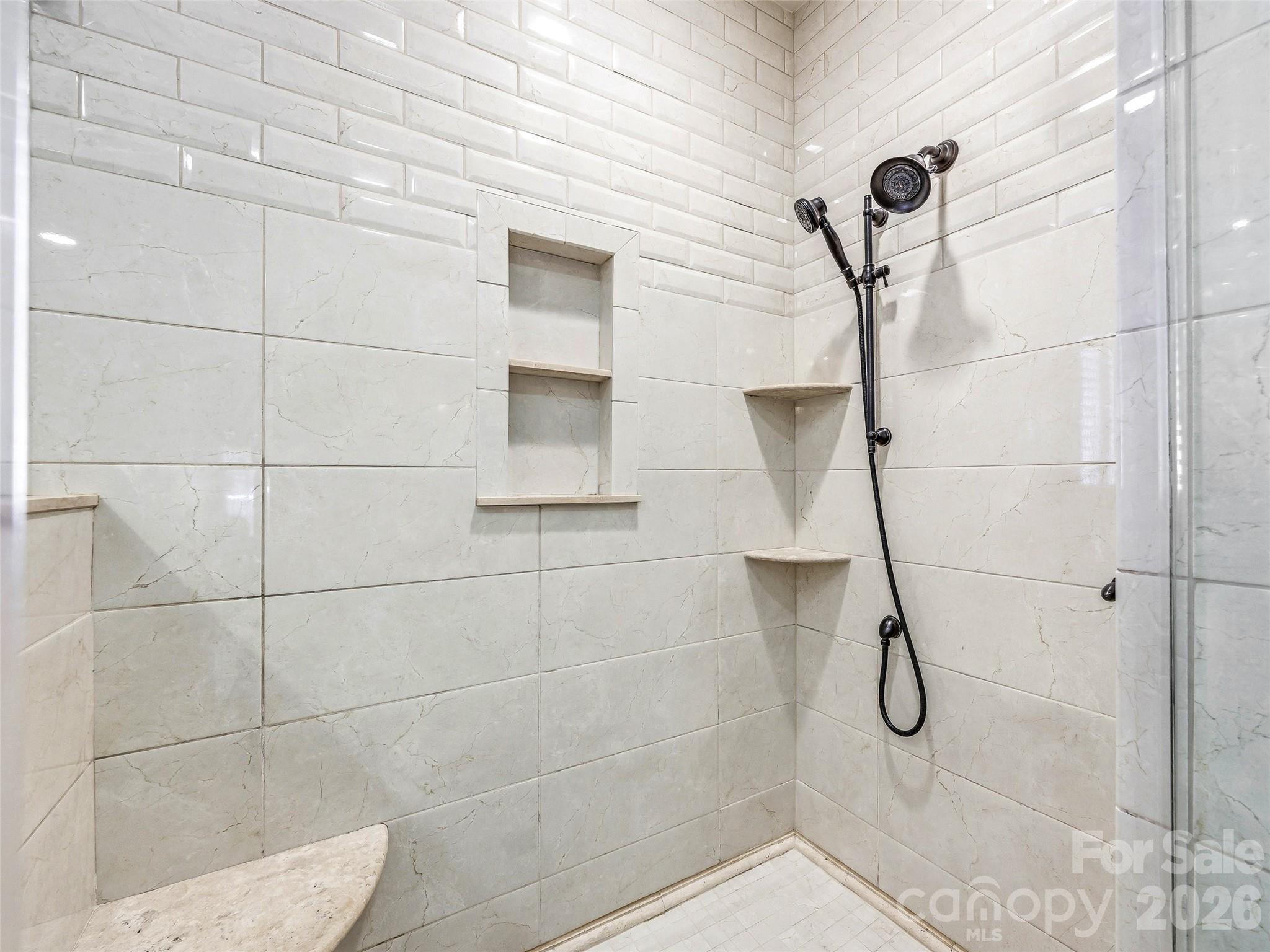 33 Tiverton Lane Property Photo 27