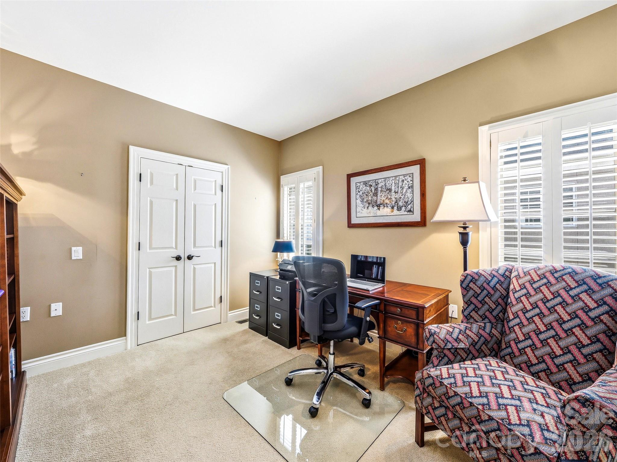 33 Tiverton Lane Property Photo 28