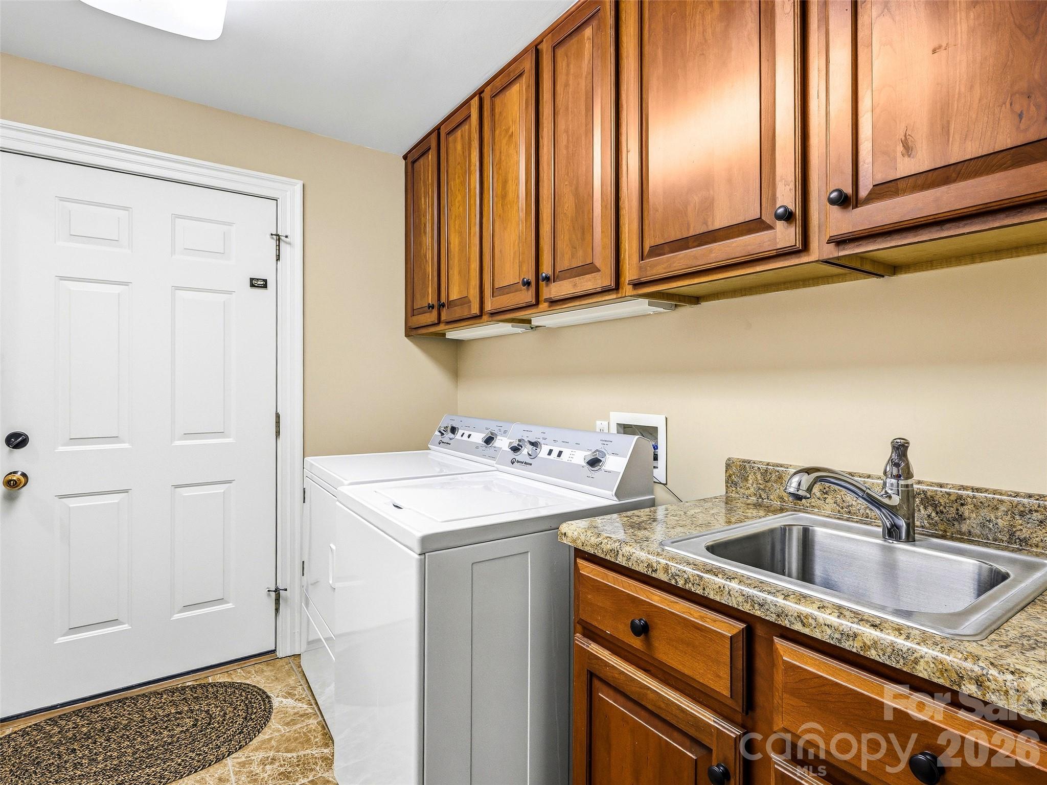 33 Tiverton Lane Property Photo 30