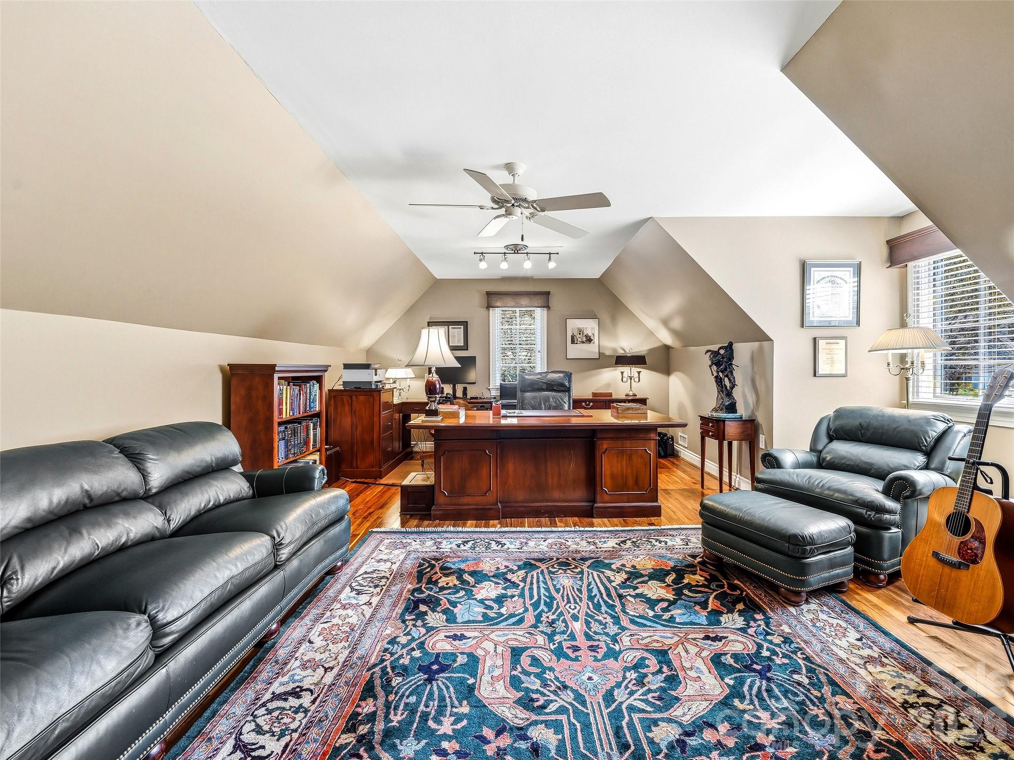 33 Tiverton Lane Property Photo 32