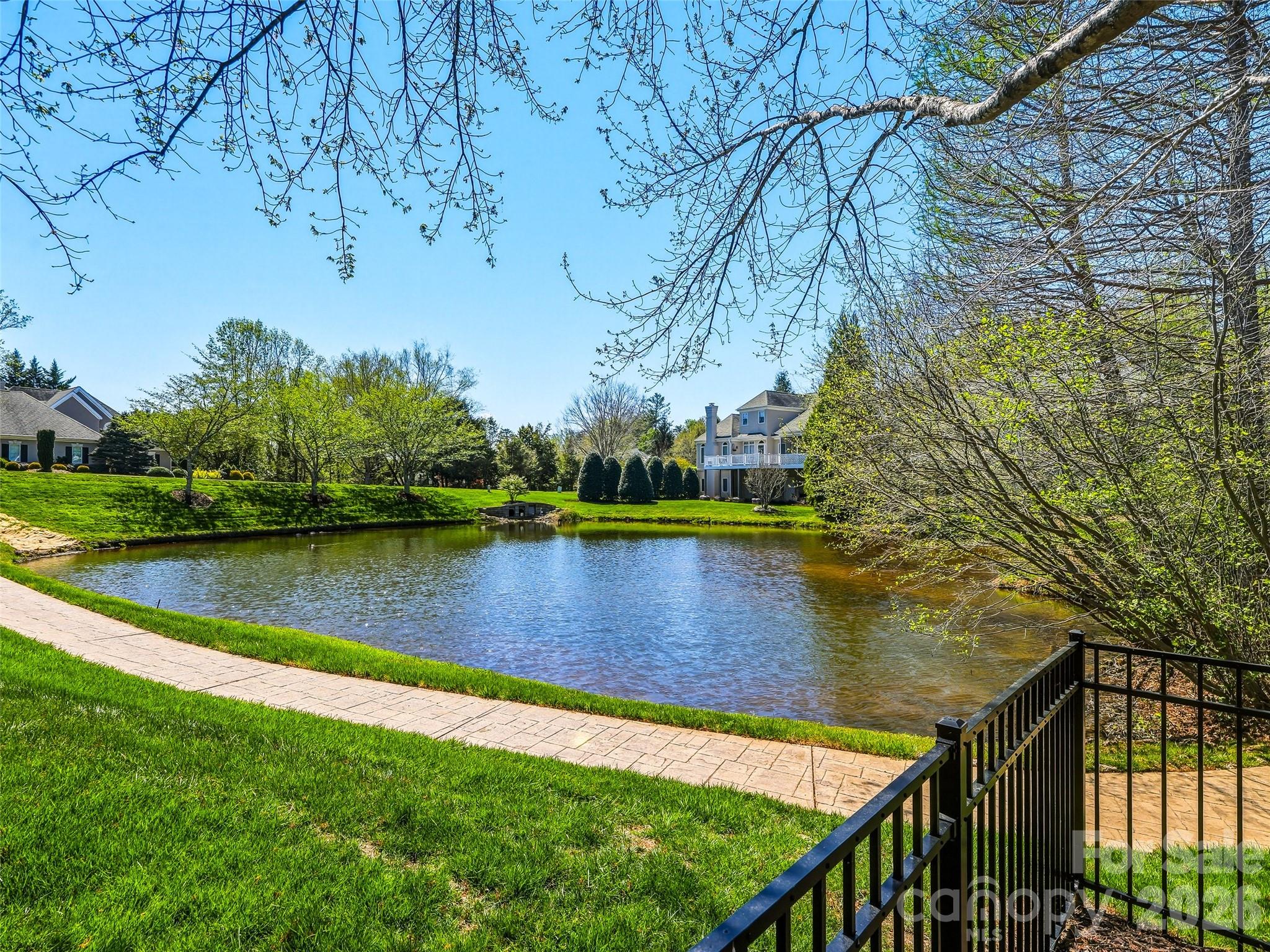 33 Tiverton Lane Property Photo 43