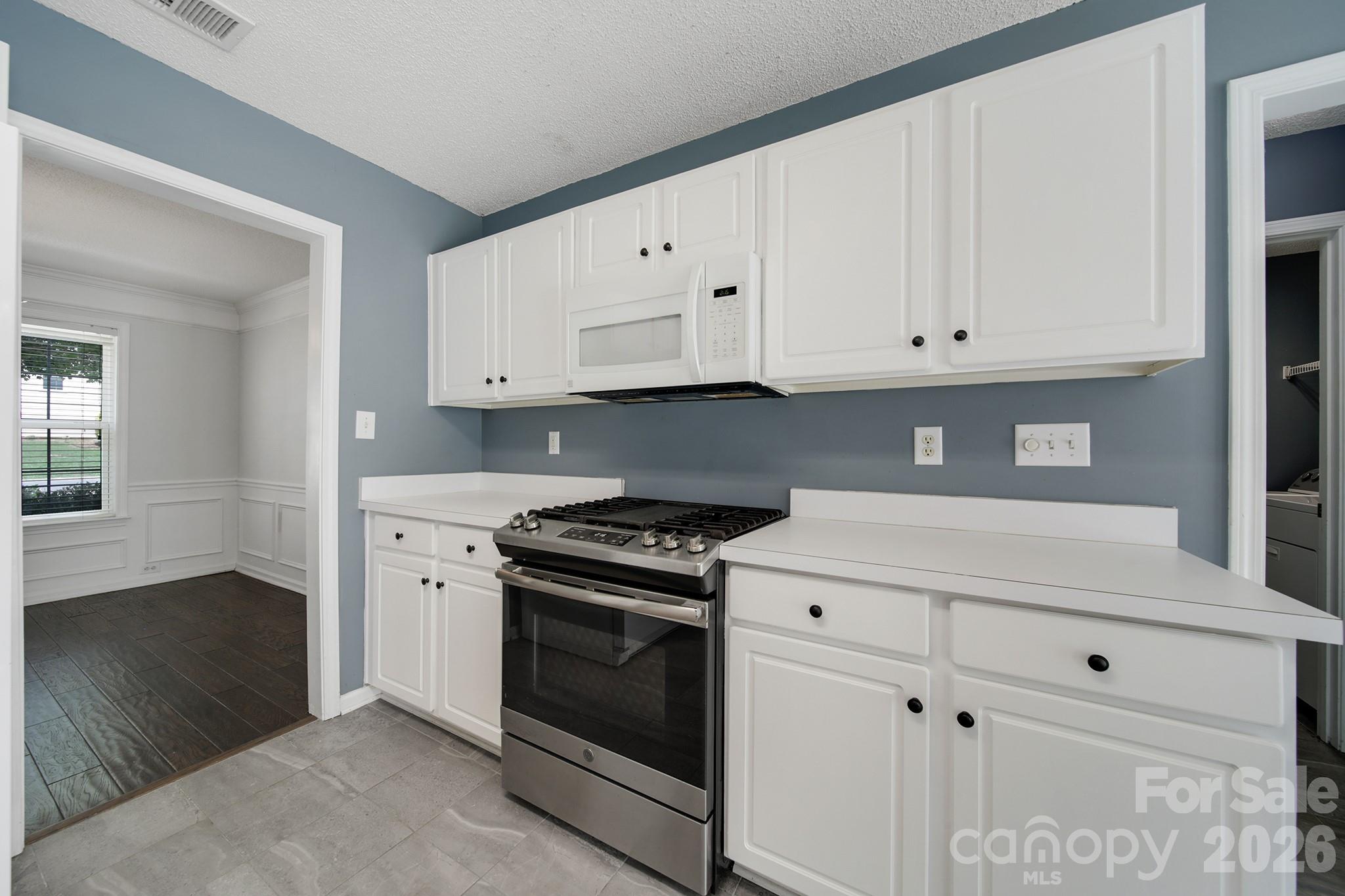 11343 Fox Hill Drive Property Photo 7