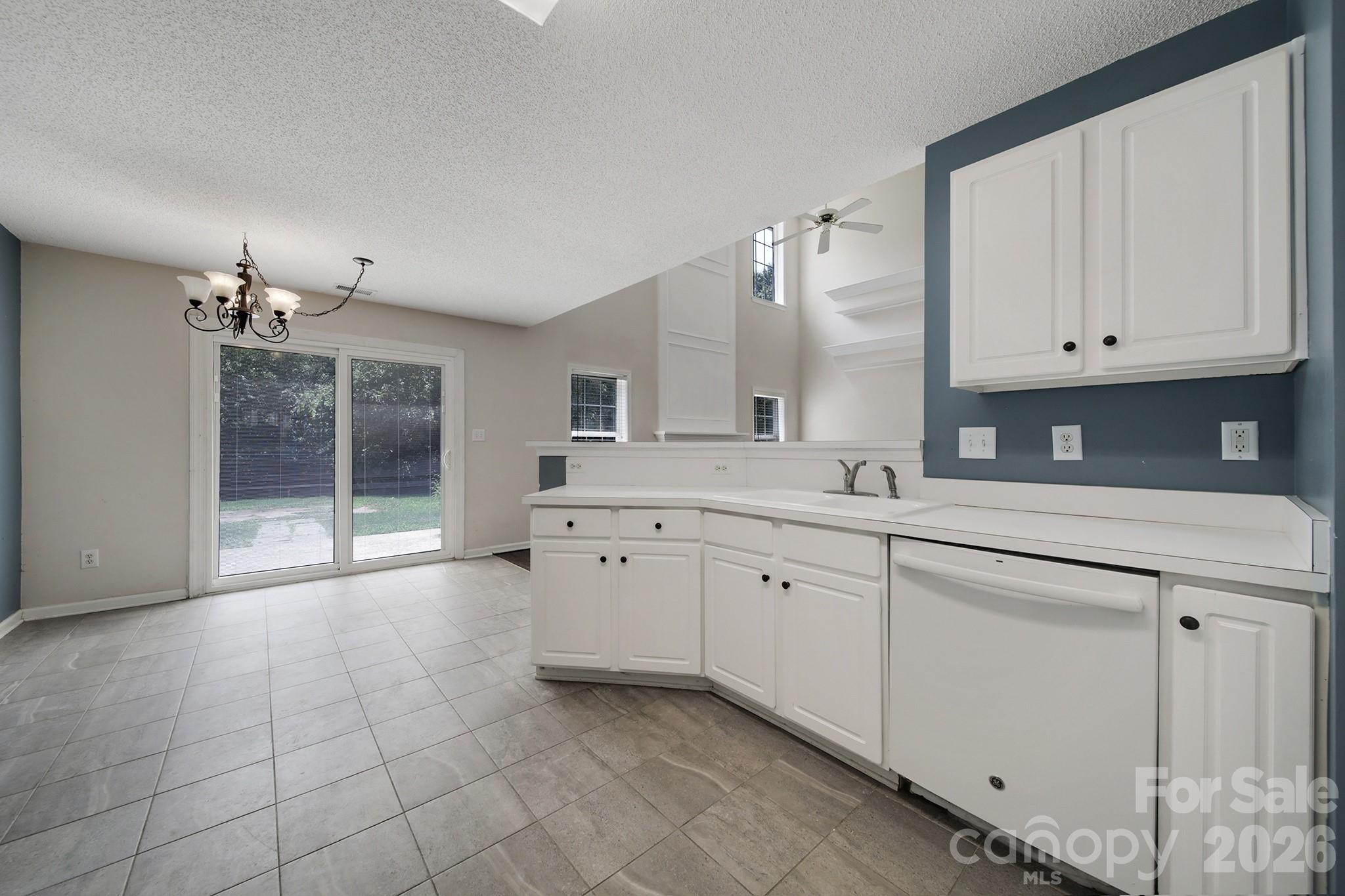 11343 Fox Hill Drive Property Photo 9