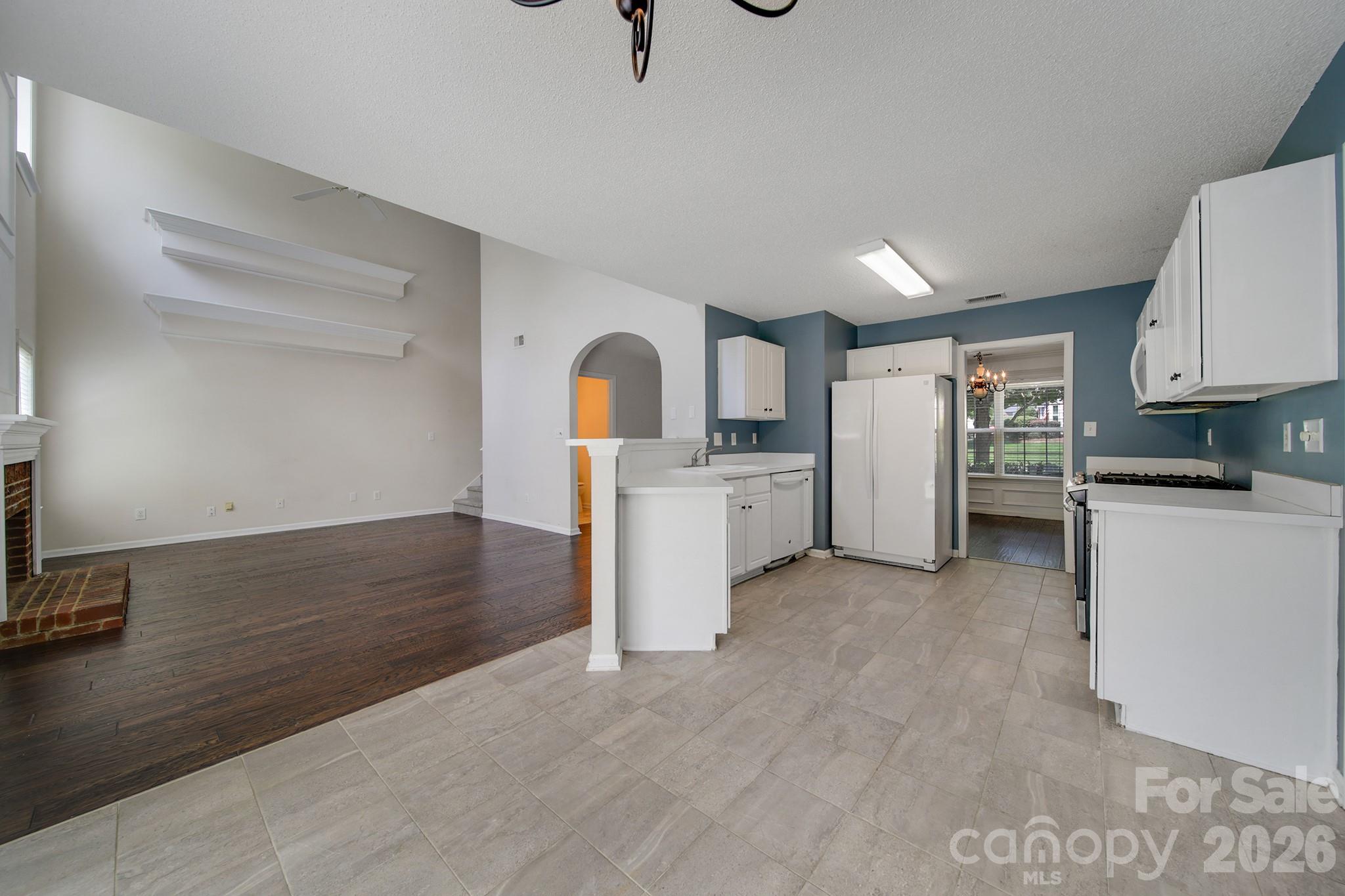 11343 Fox Hill Drive Property Photo 10