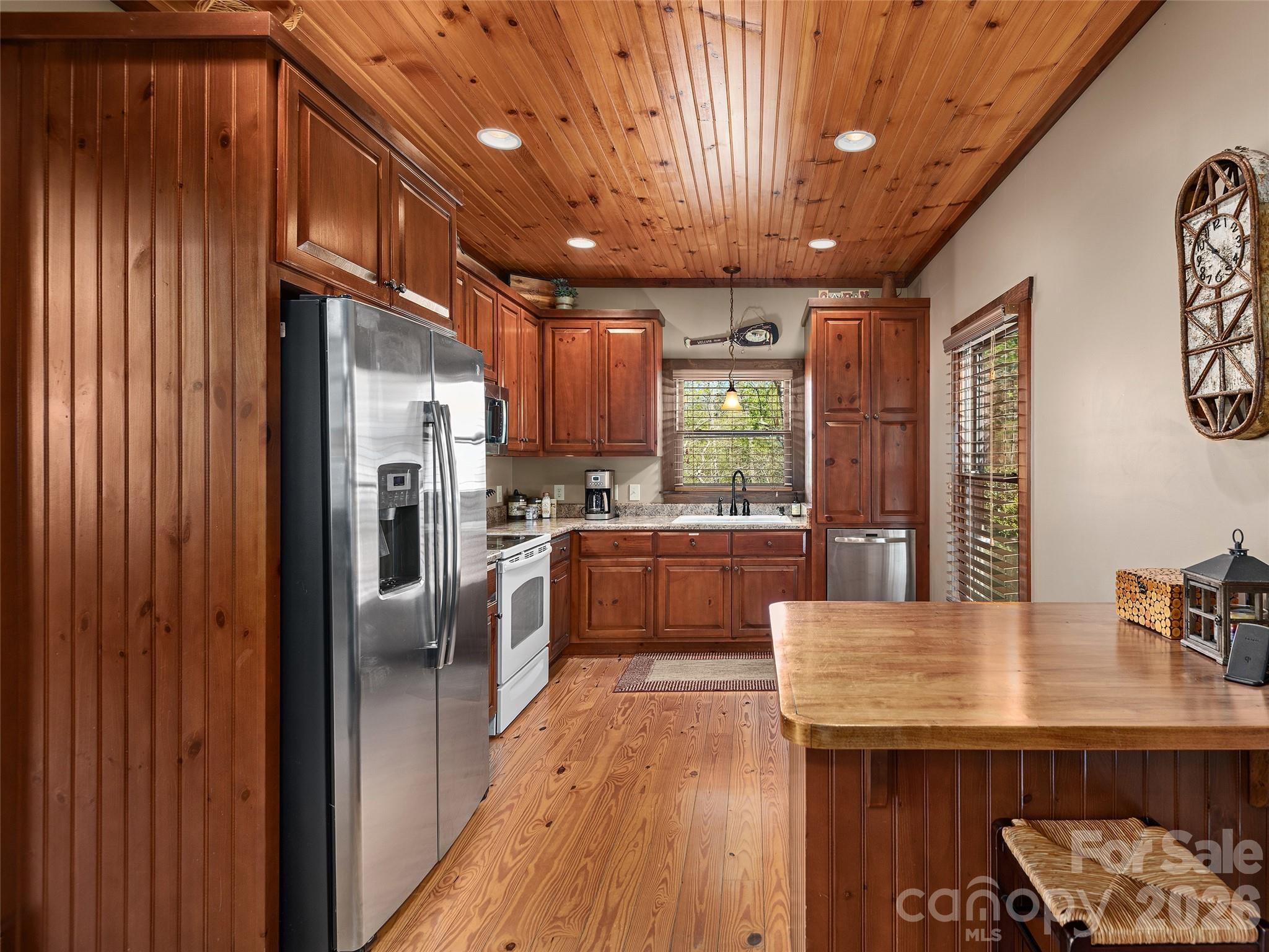 308 North Coast Drive Property Photo 16