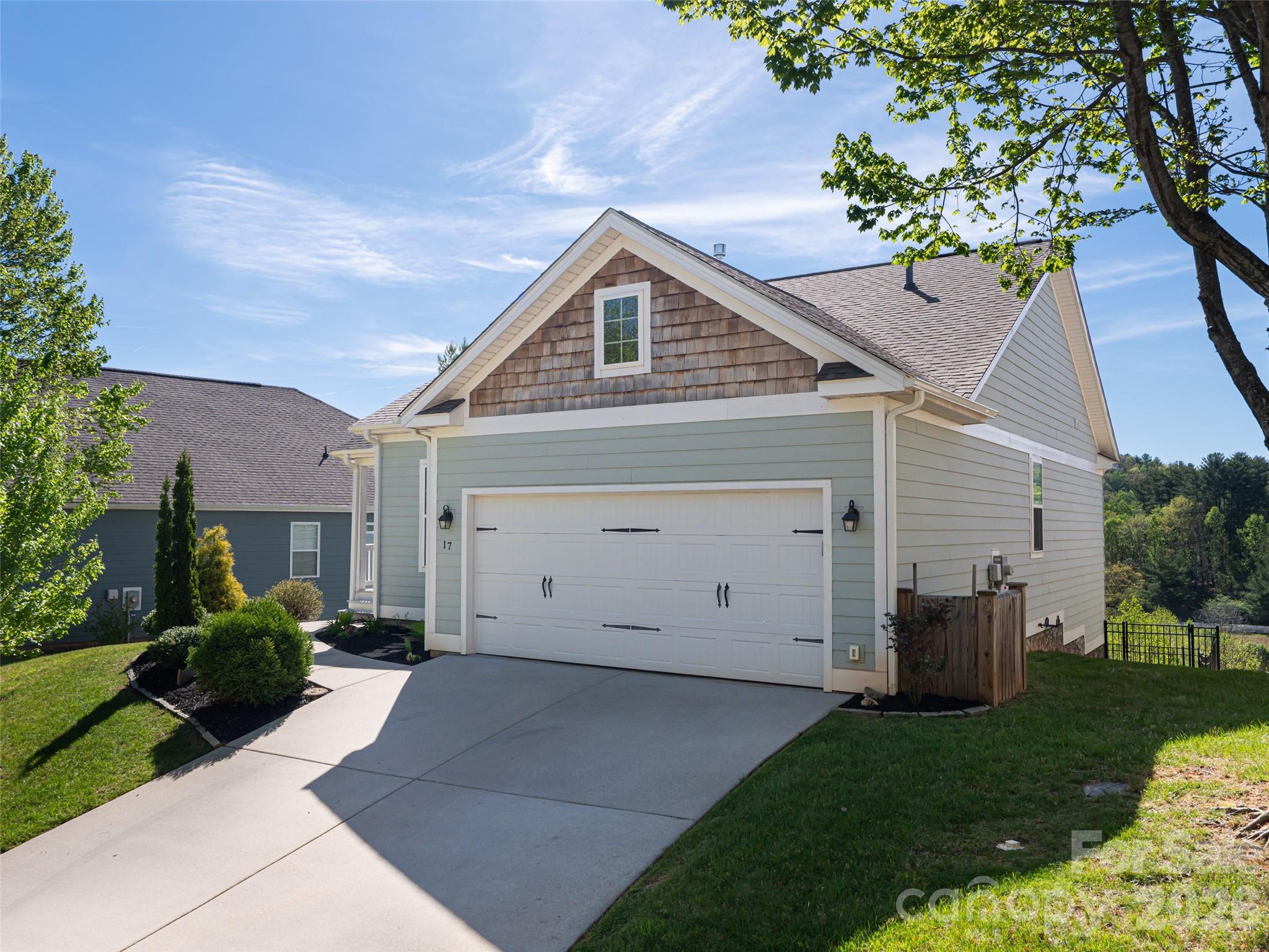 17 Dreambird Drive Property Photo 4