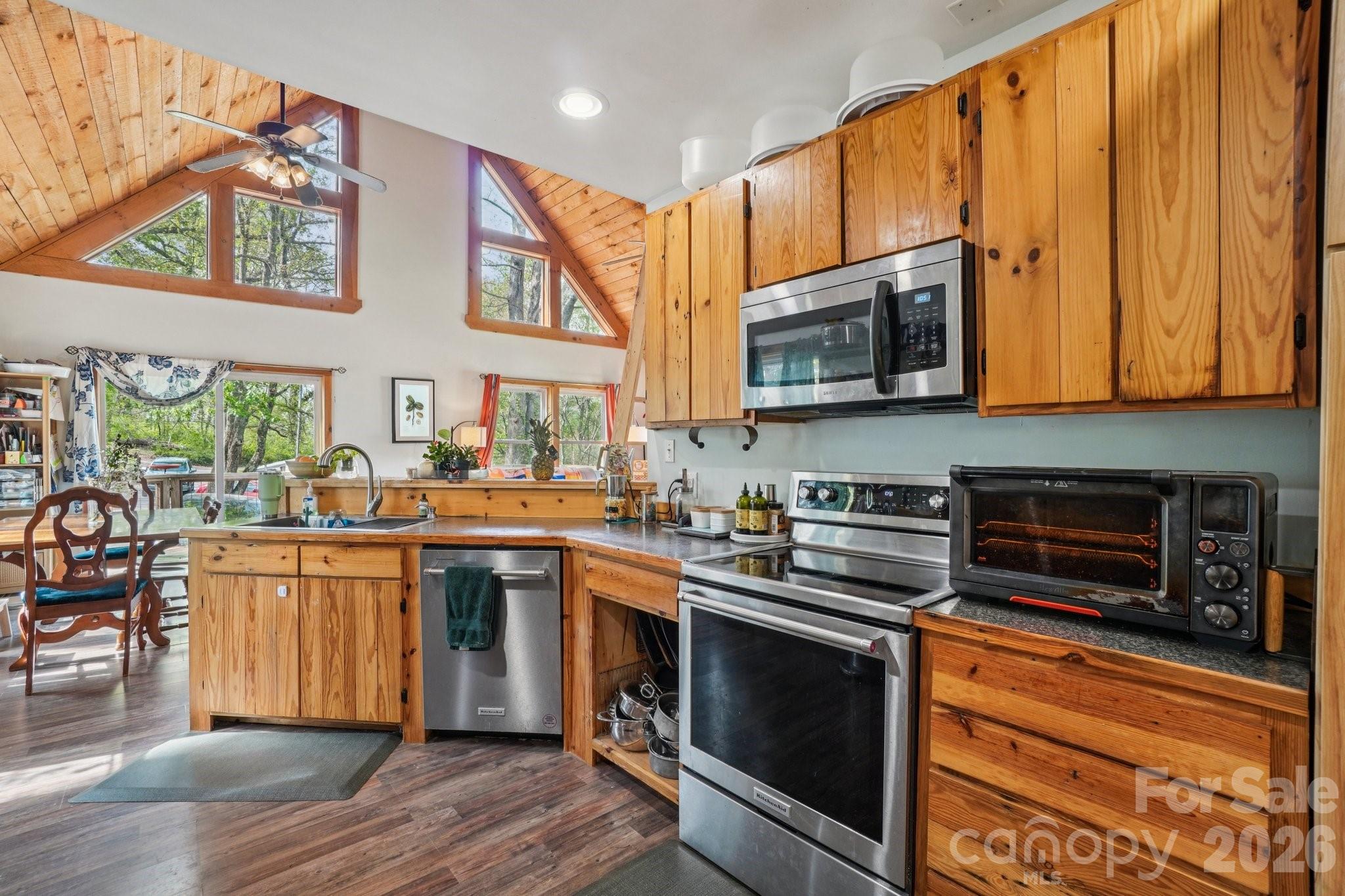 25 Moore Street Property Photo 7