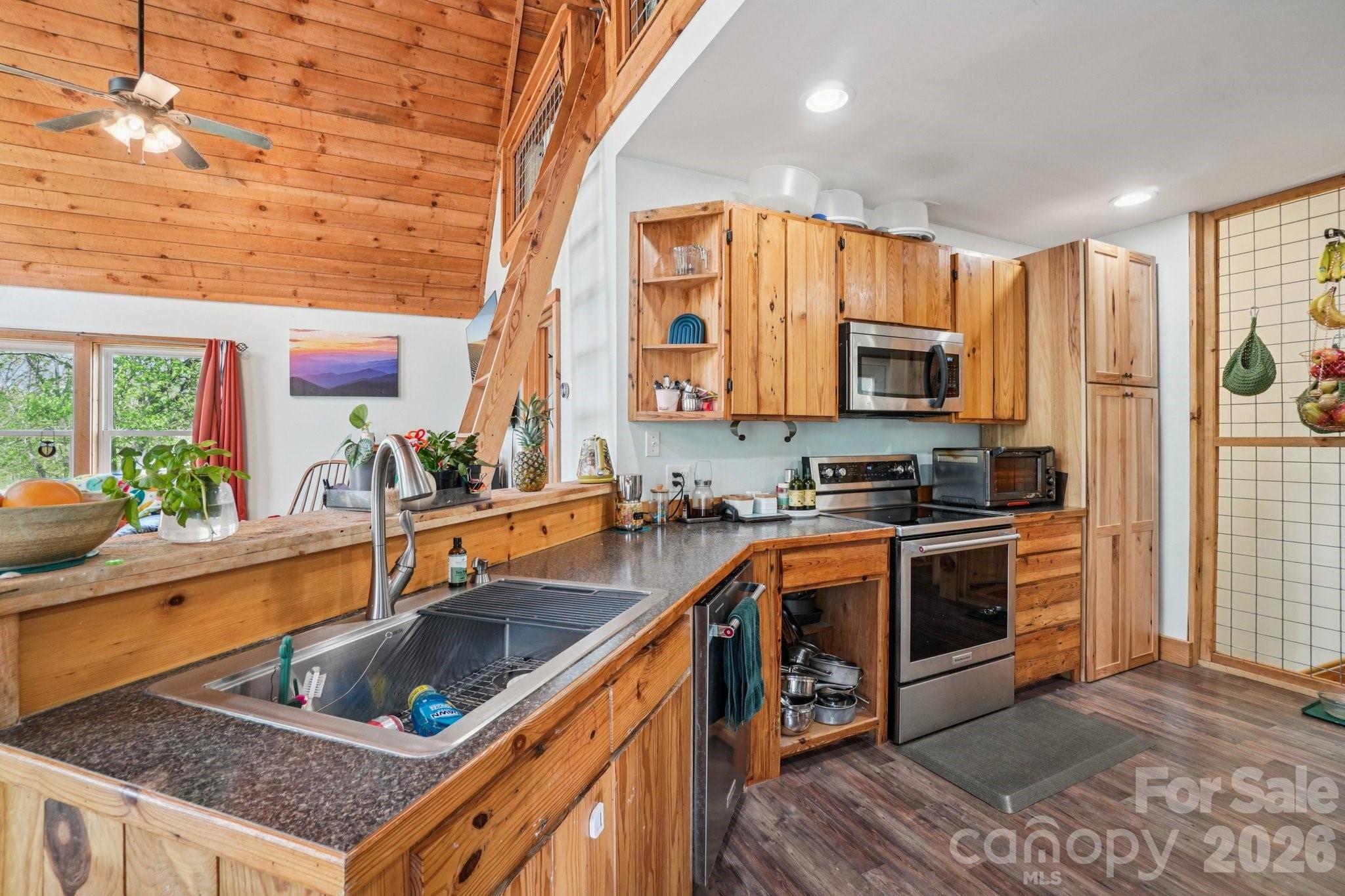 25 Moore Street Property Photo 8