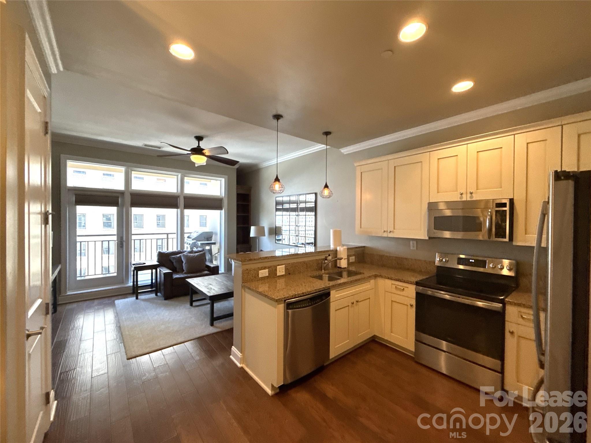 230 S Tryon Street 1002 Property Photo 2