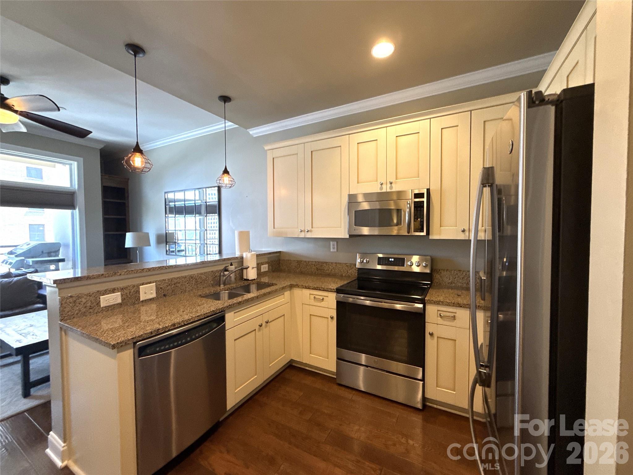 230 S Tryon Street 1002 Property Photo 3