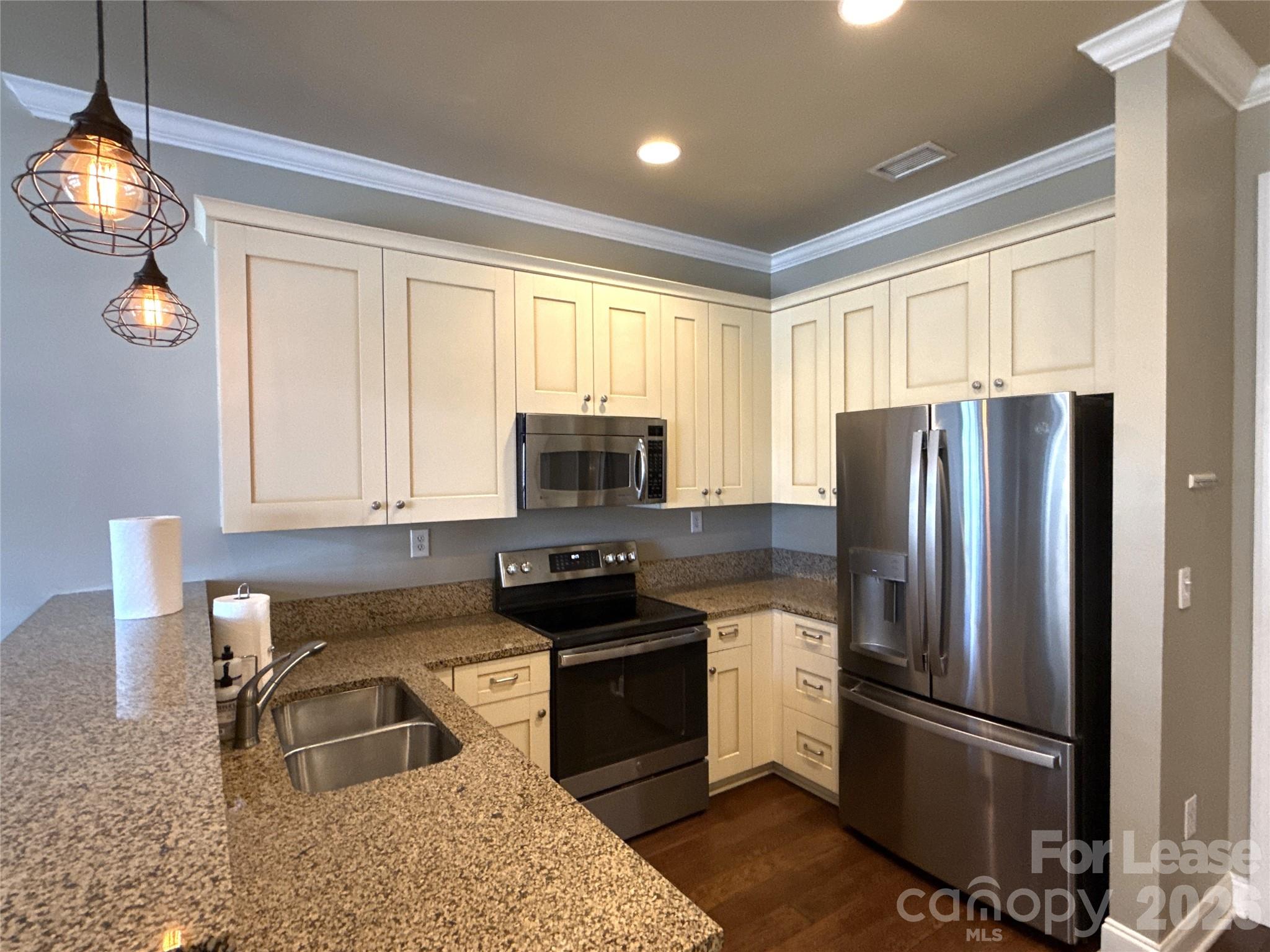 230 S Tryon Street 1002 Property Photo 5