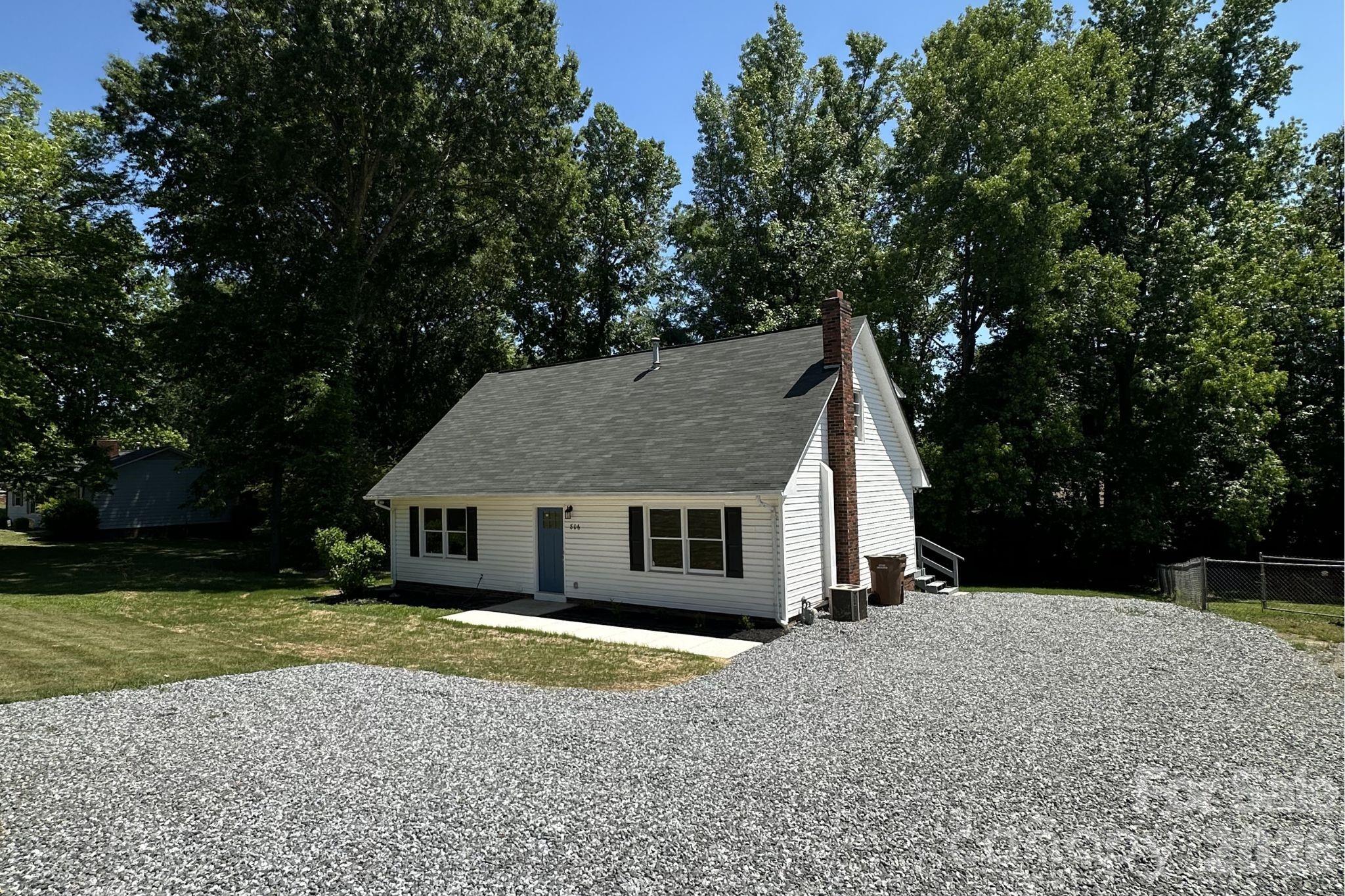 806 S Laurel Street Property Photo 1