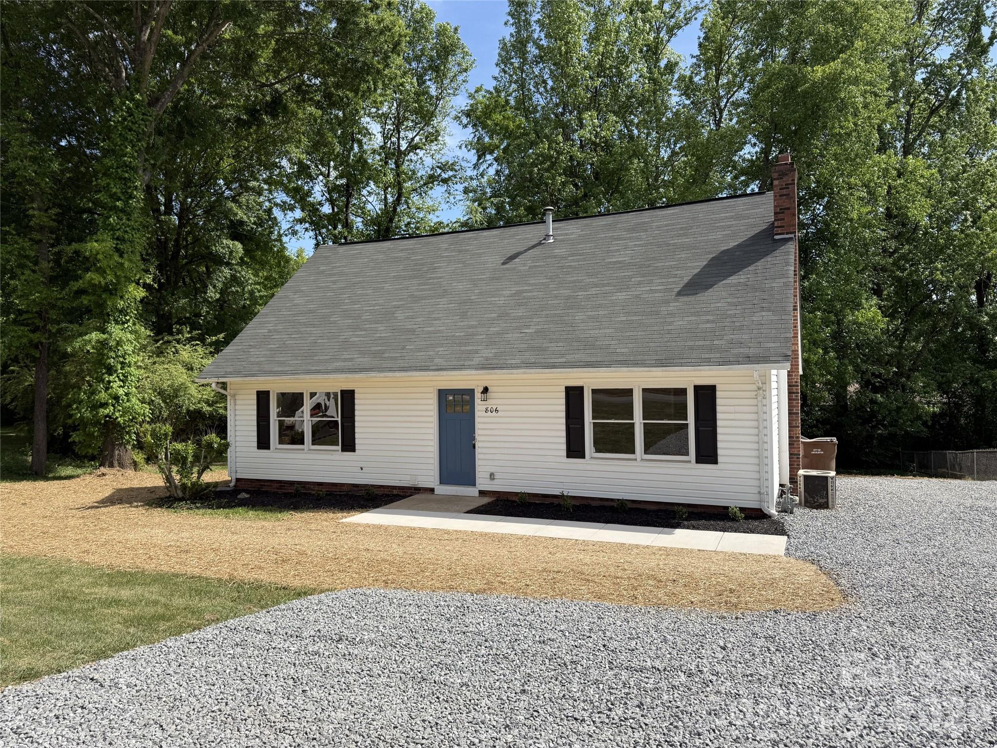 806 S Laurel Street Property Photo 2