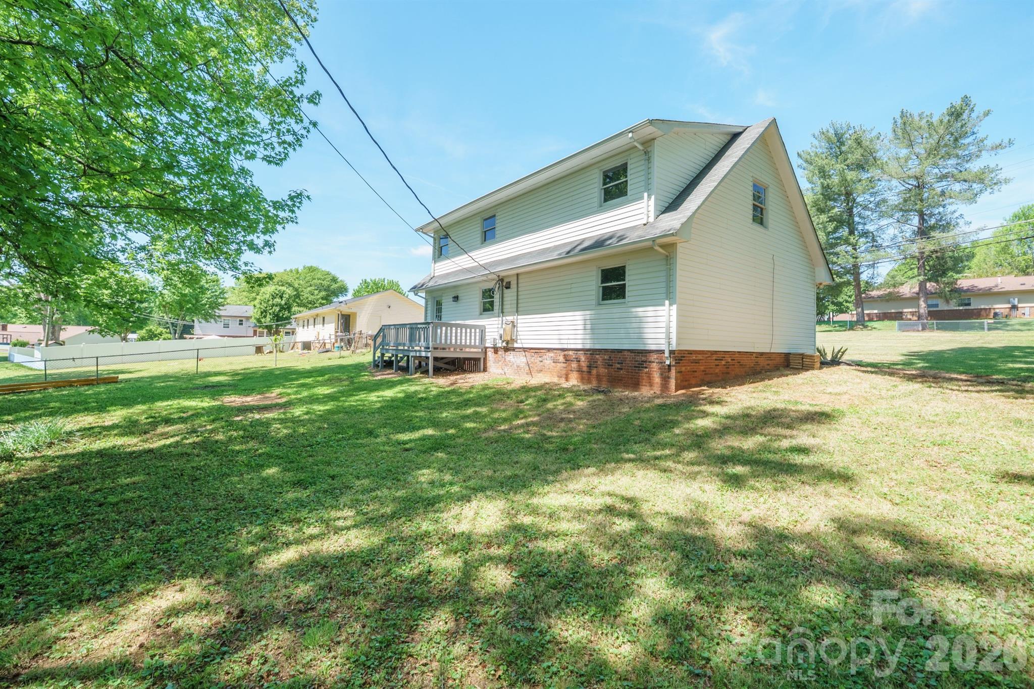 806 S Laurel Street Property Photo 4