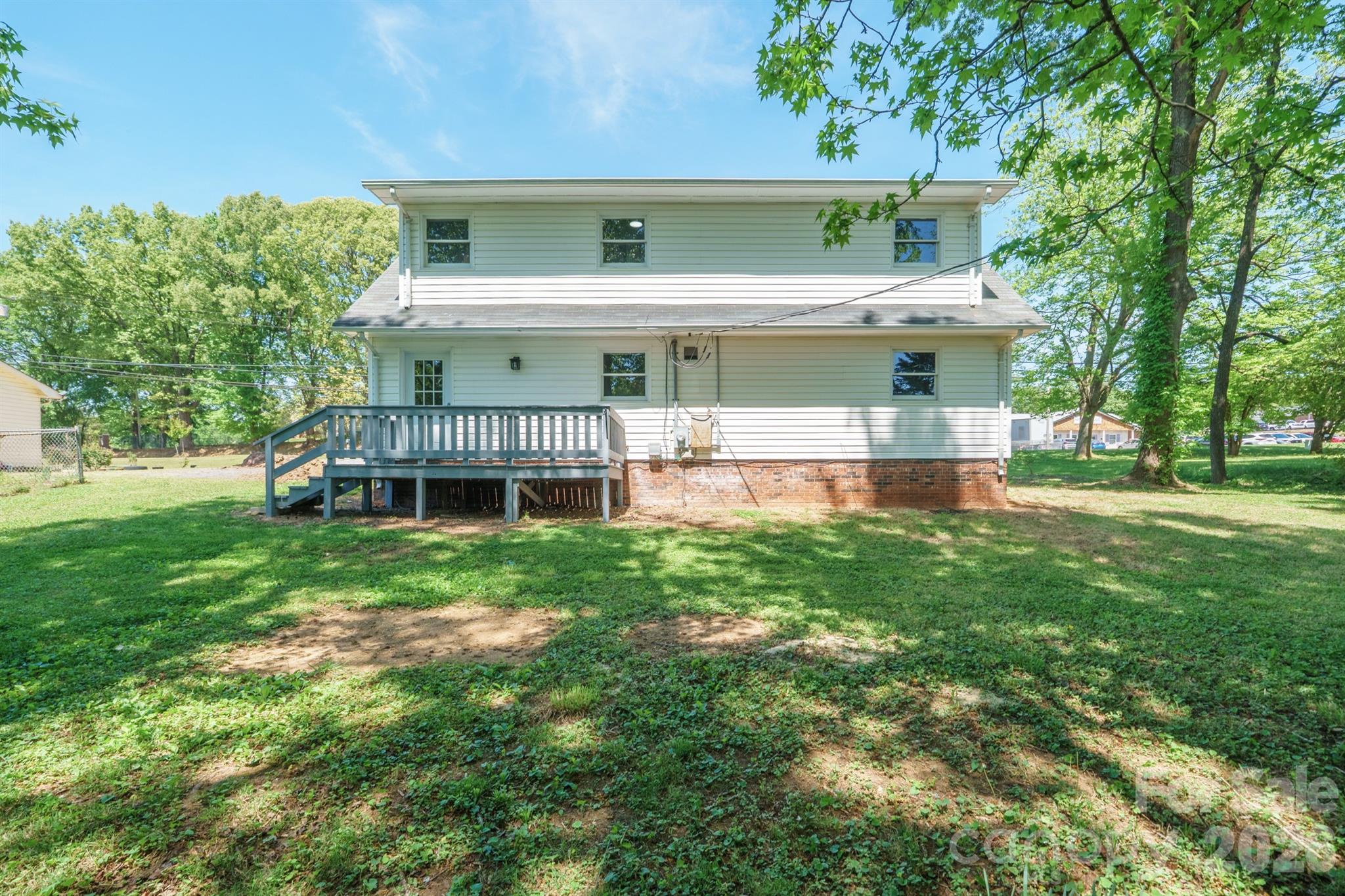 806 S Laurel Street Property Photo 5