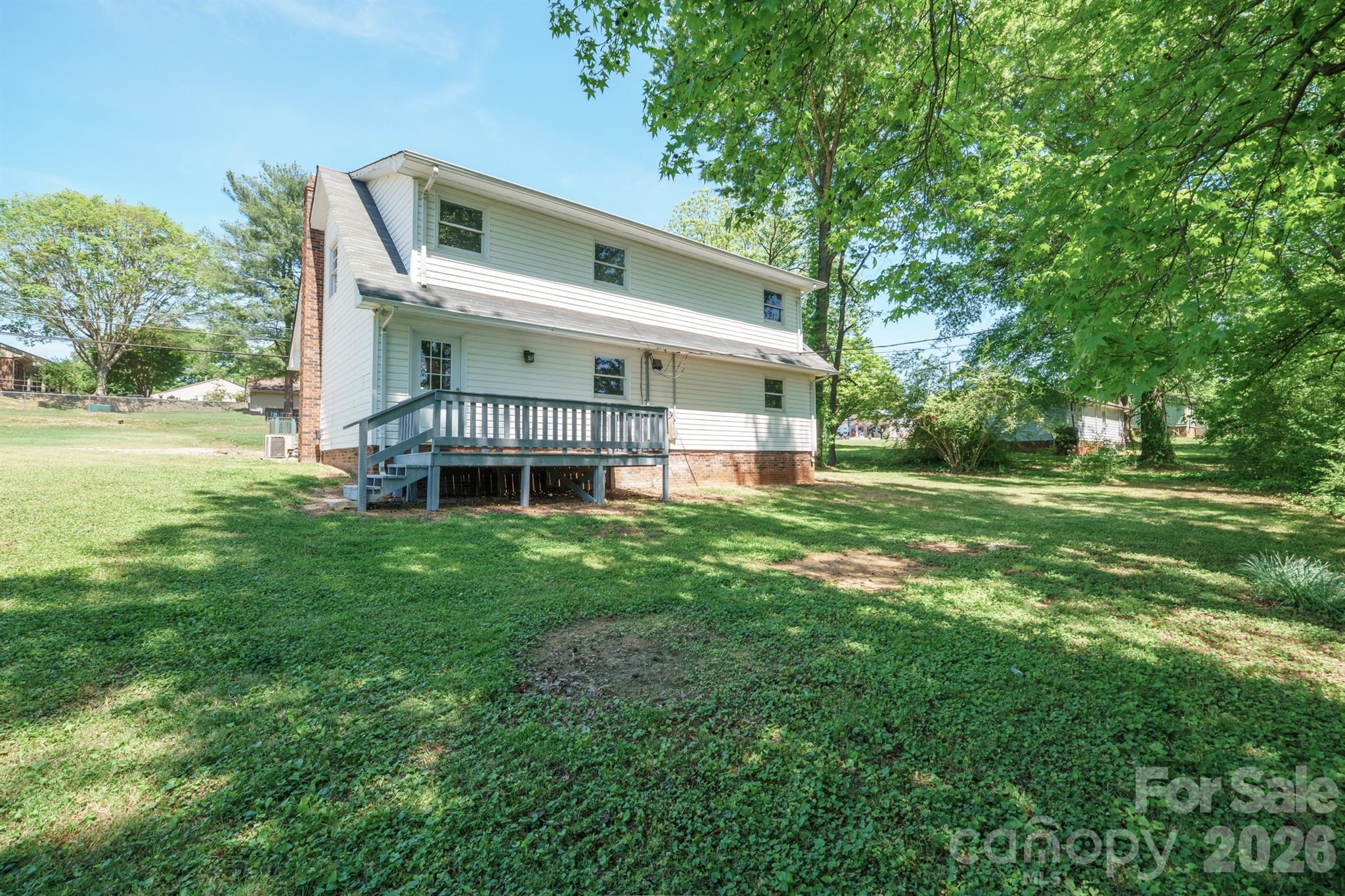 806 S Laurel Street Property Photo 6
