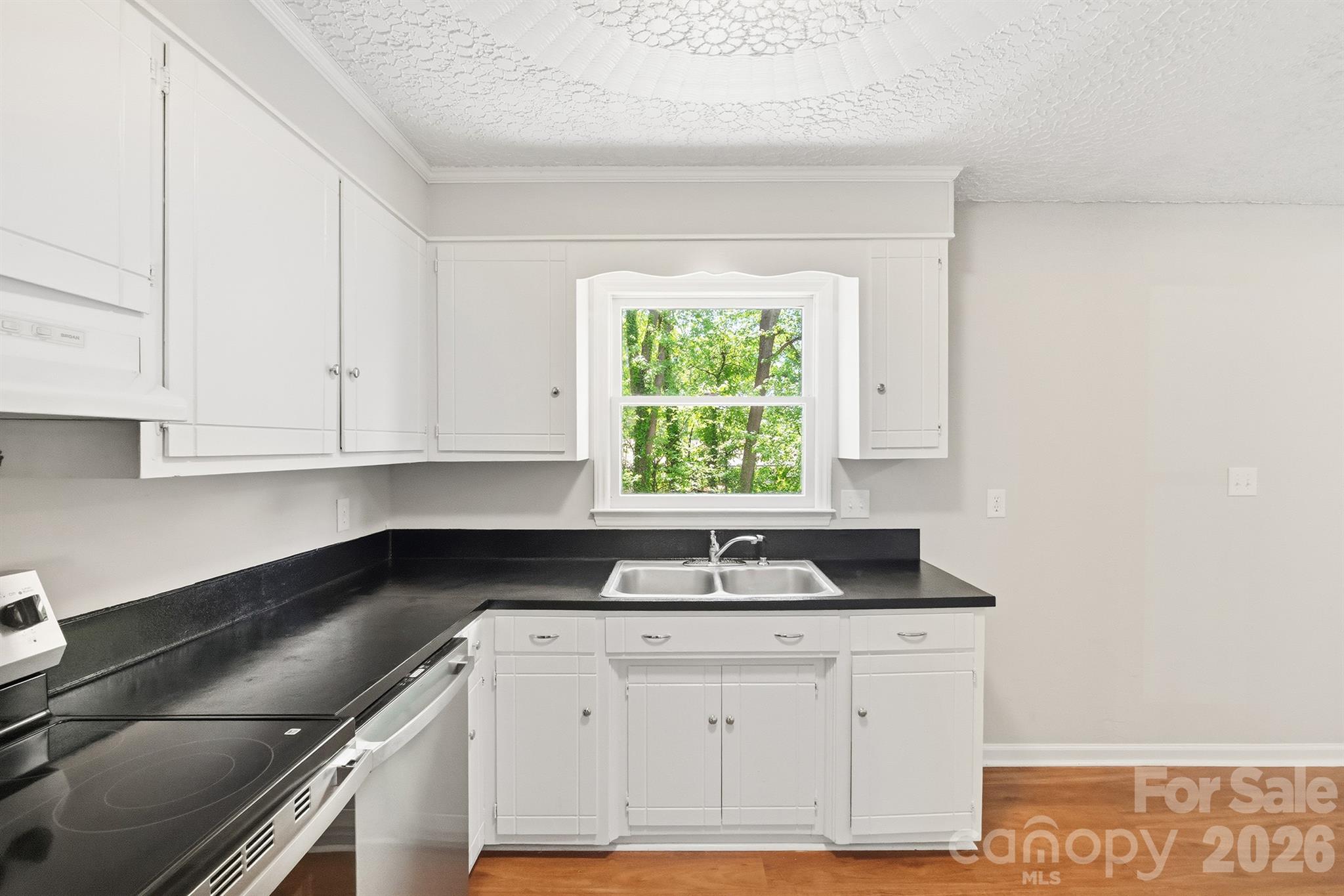 806 S Laurel Street Property Photo 9