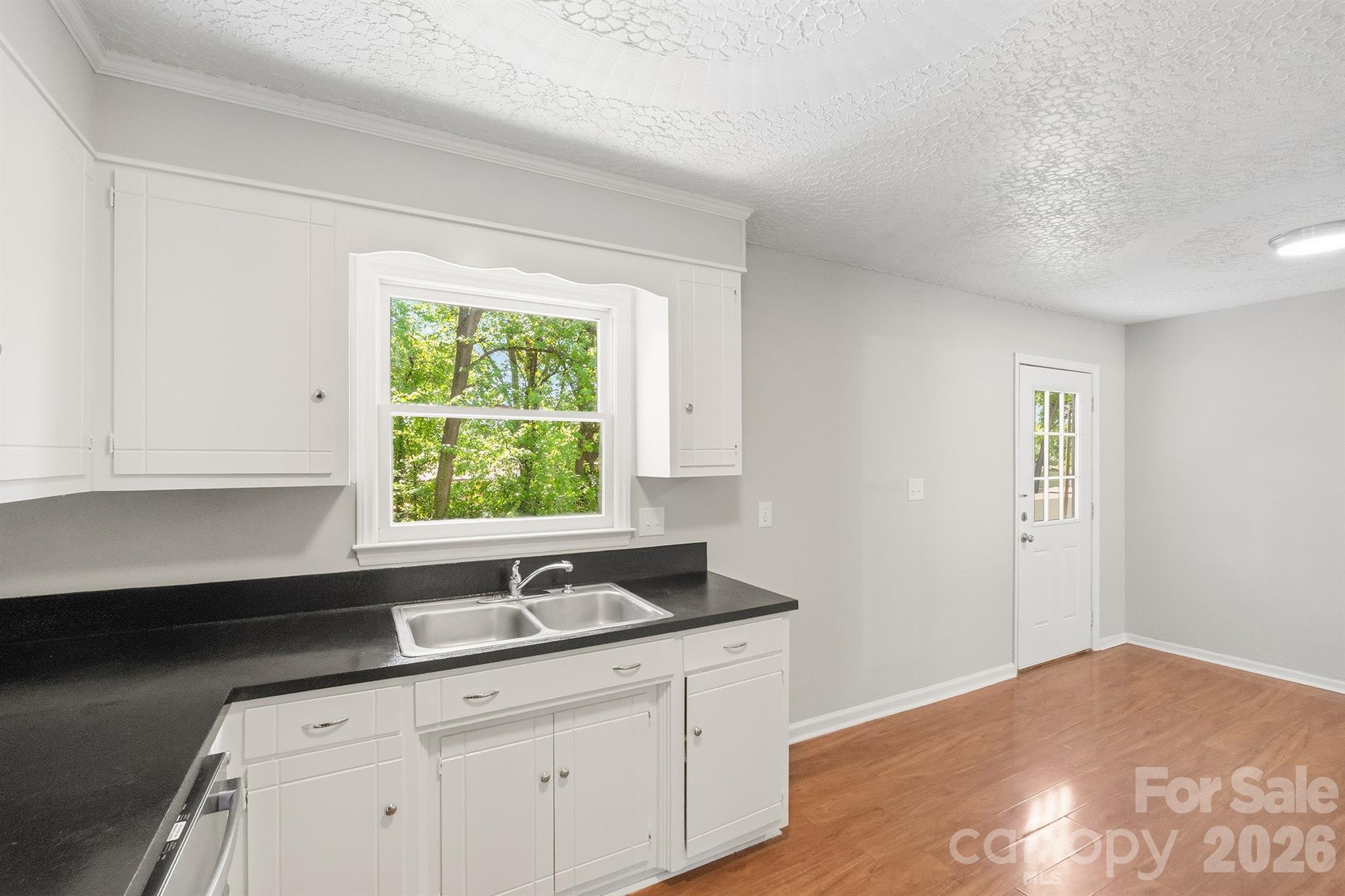 806 S Laurel Street Property Photo 10