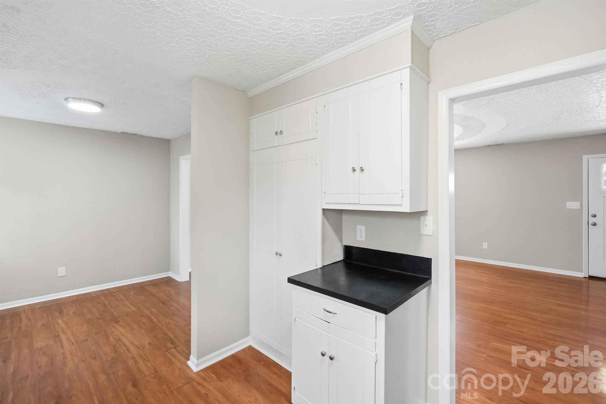 806 S Laurel Street Property Photo 11
