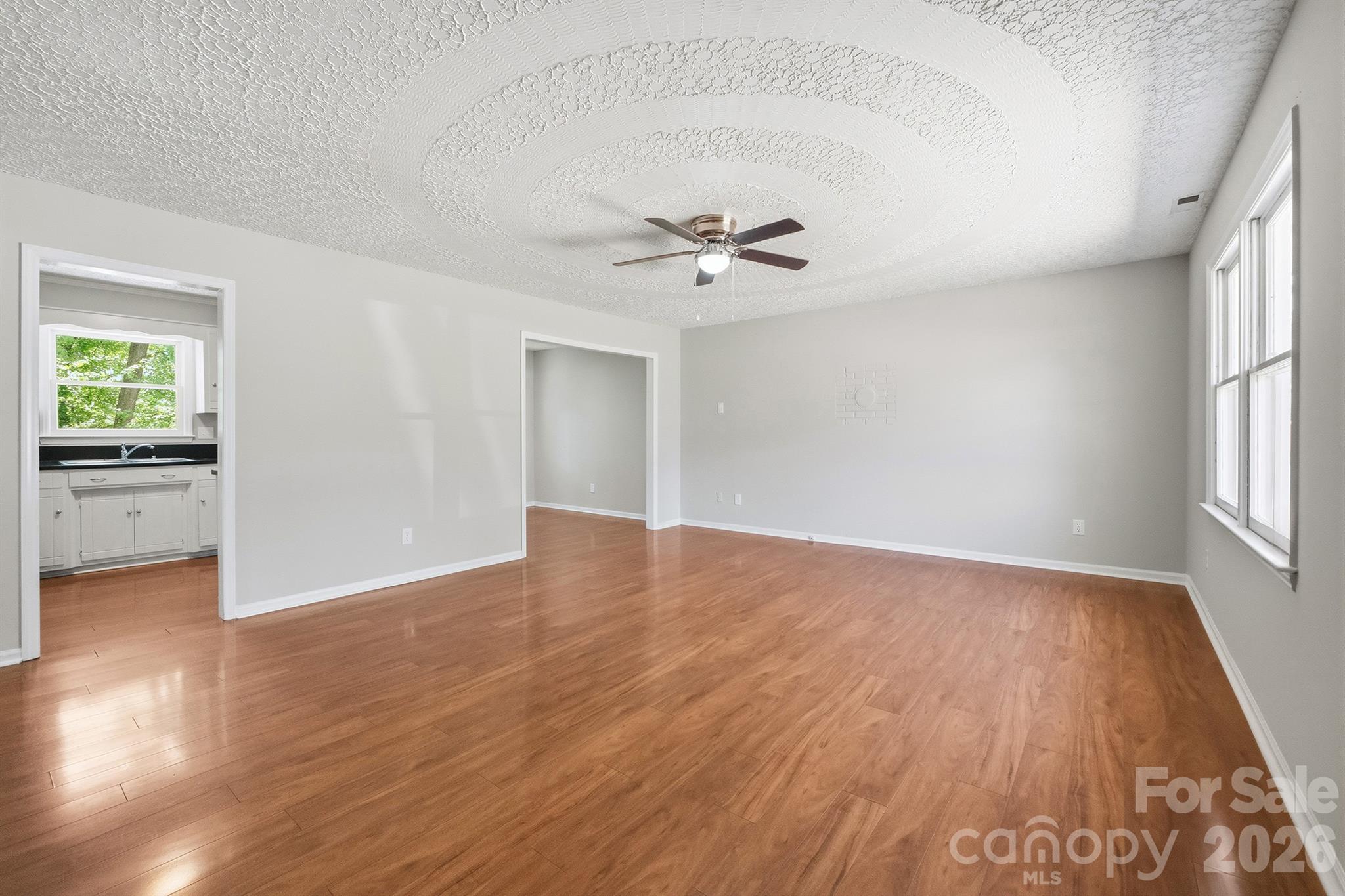 806 S Laurel Street Property Photo 17