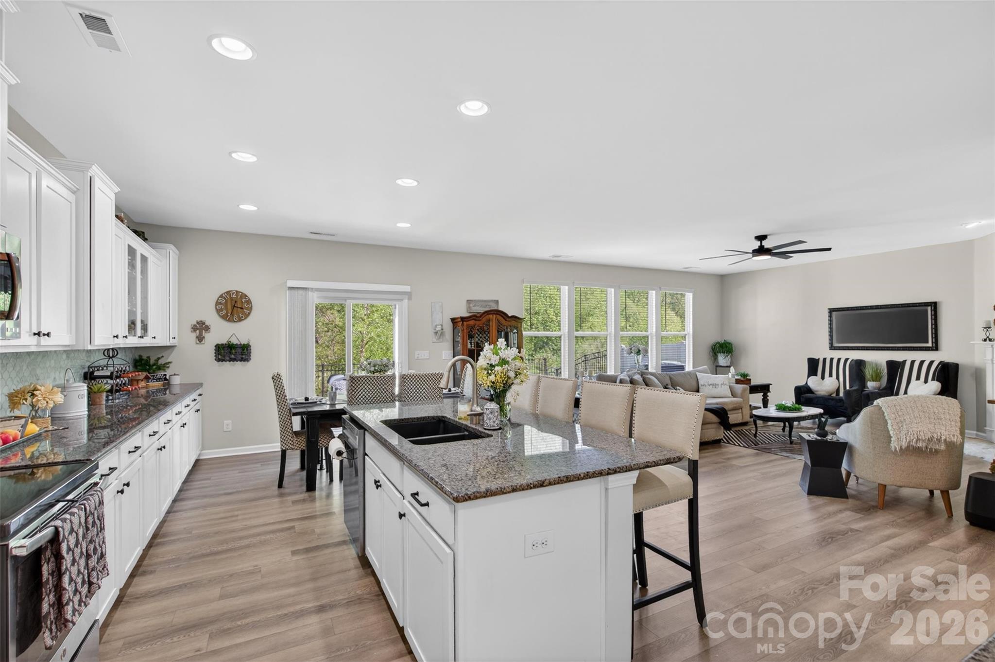 6038 Durango Way Property Photo 8