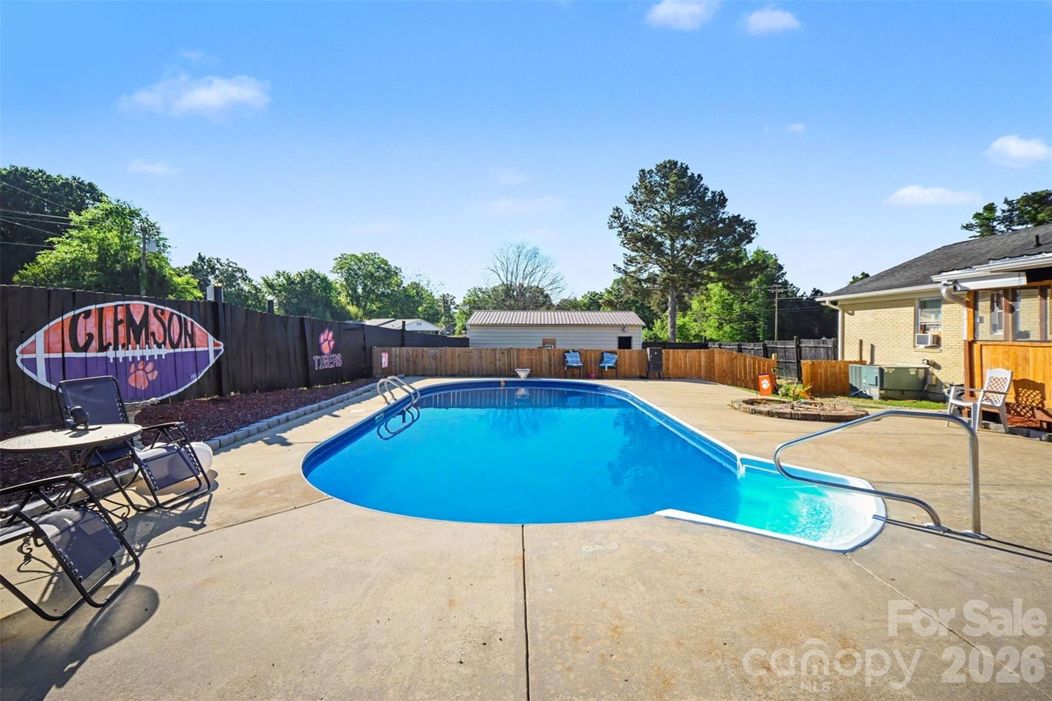 1087 Greenbriar Drive Property Photo 1