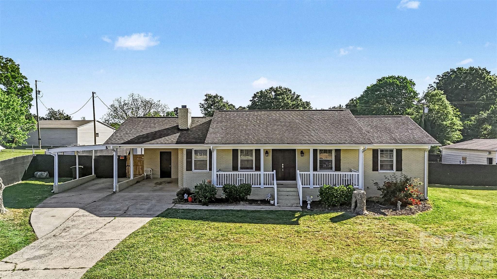 1087 Greenbriar Drive Property Photo 4