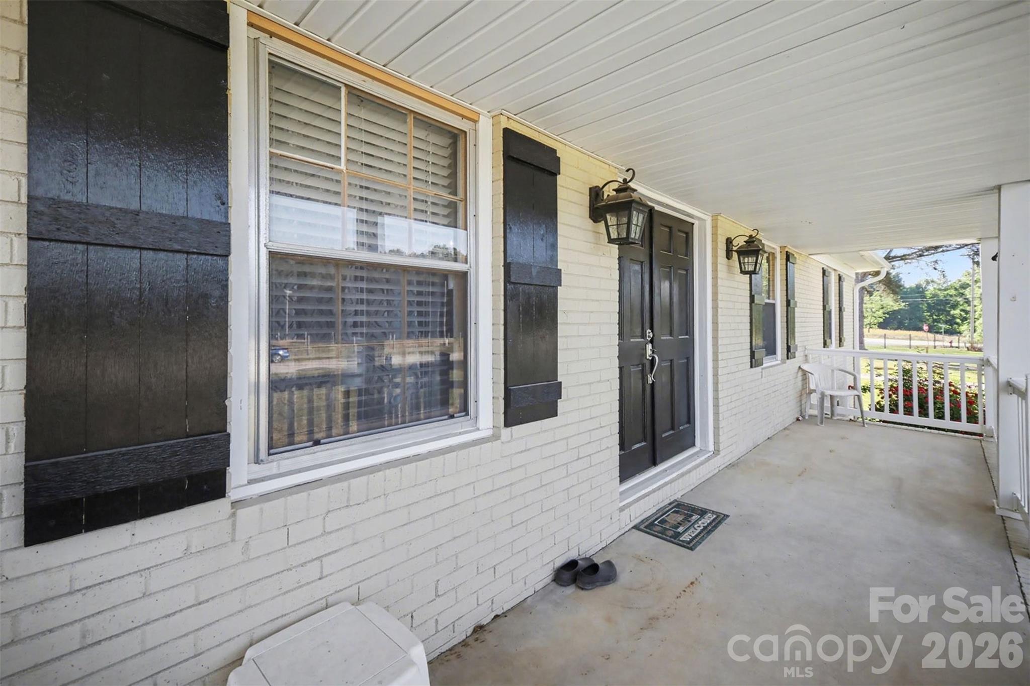 1087 Greenbriar Drive Property Photo 6