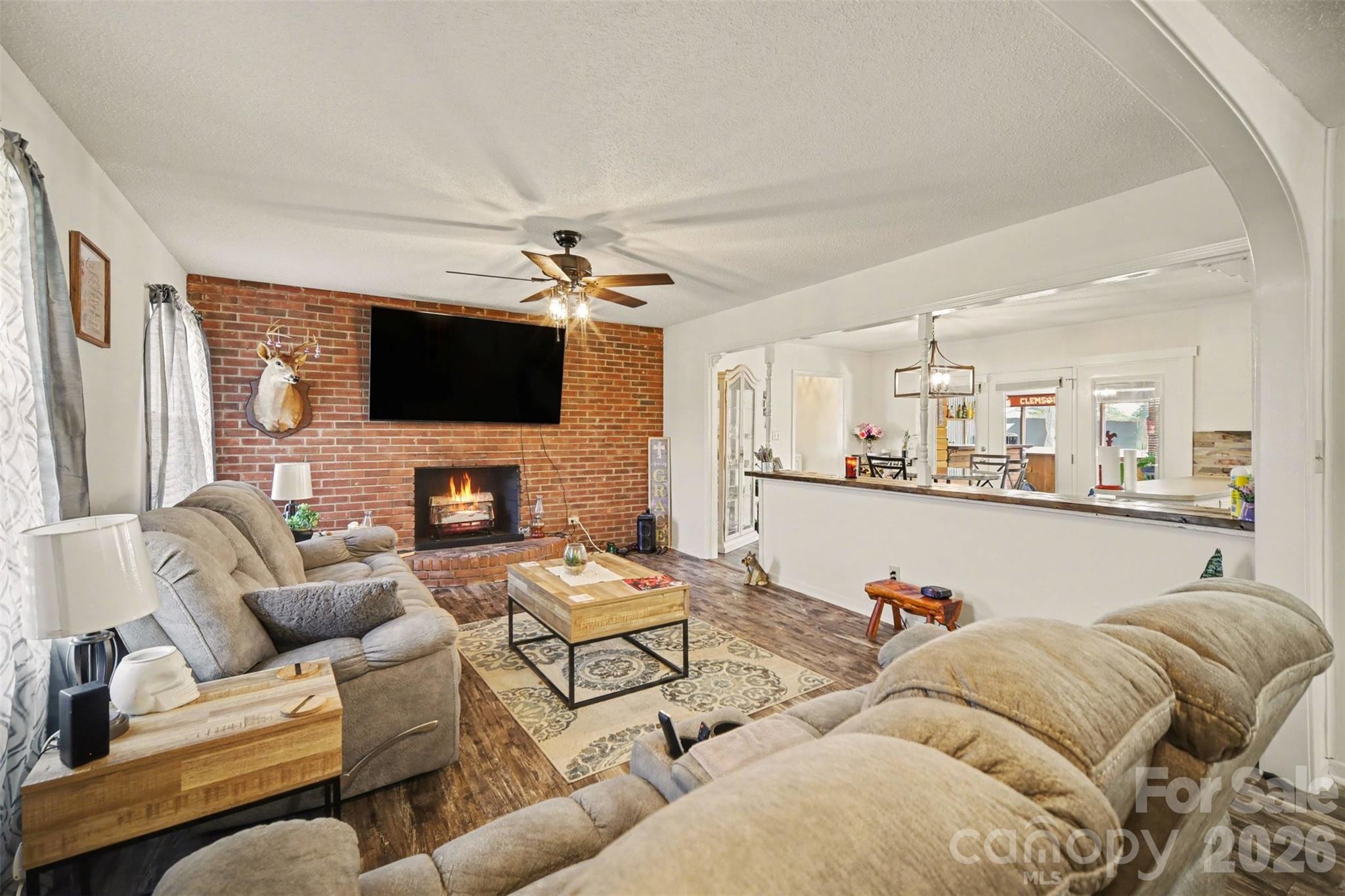 1087 Greenbriar Drive Property Photo 13