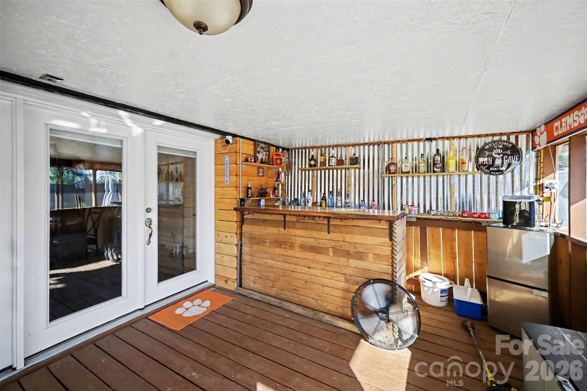 1087 Greenbriar Drive Property Photo 19