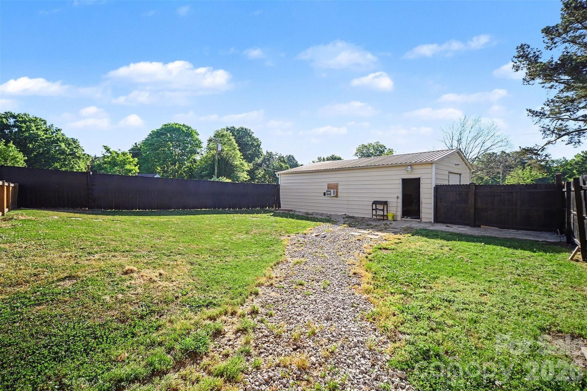 1087 Greenbriar Drive Property Photo 20