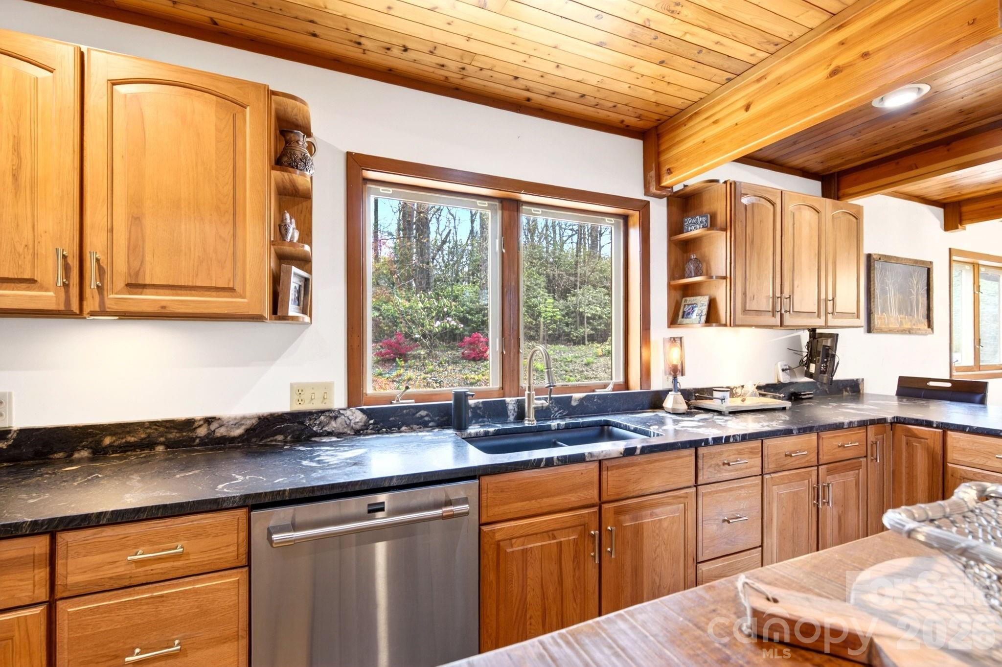 6 Orchard Knob Lane Property Photo 9