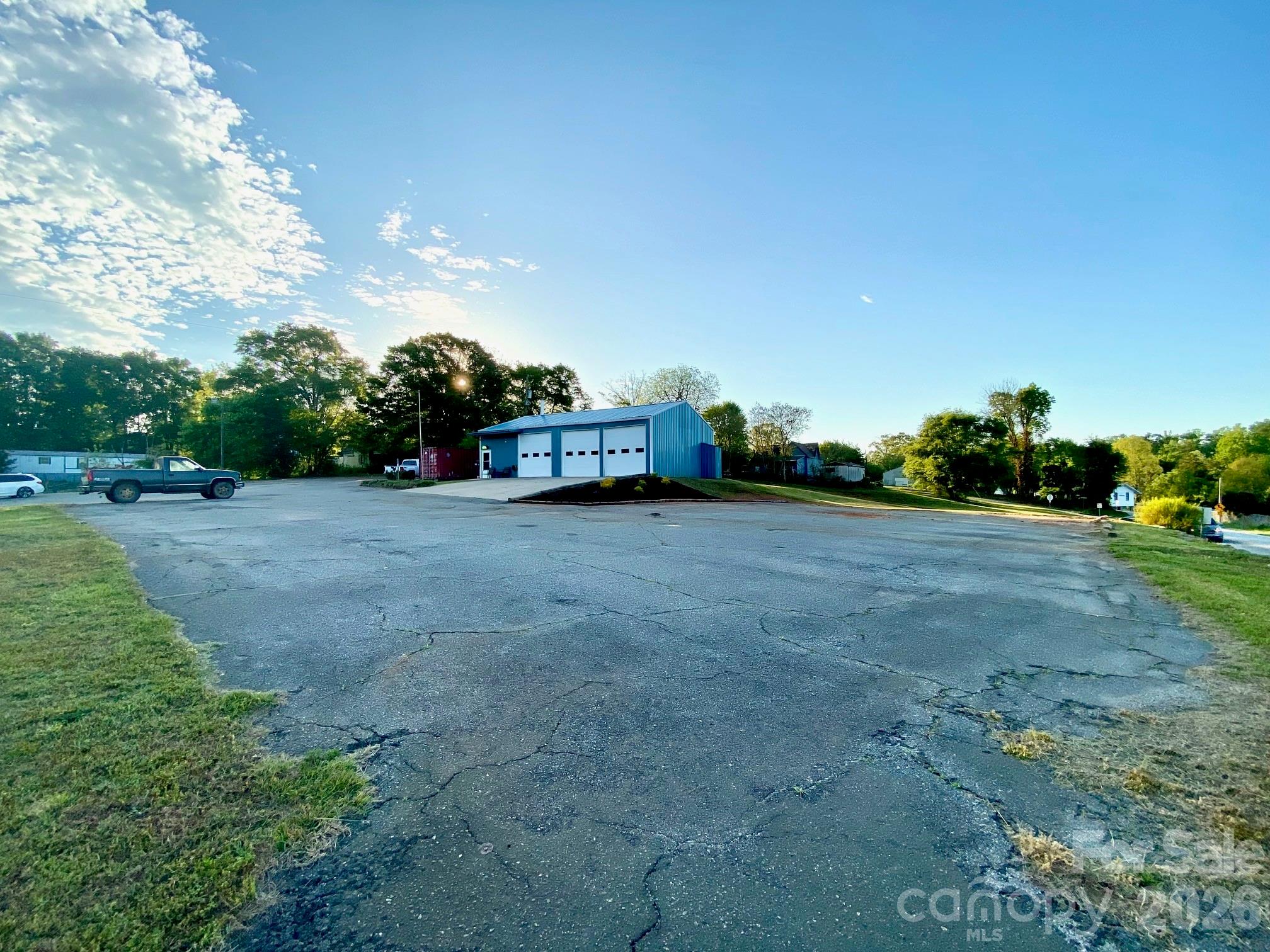 112 Hollifield Road Property Photo 2