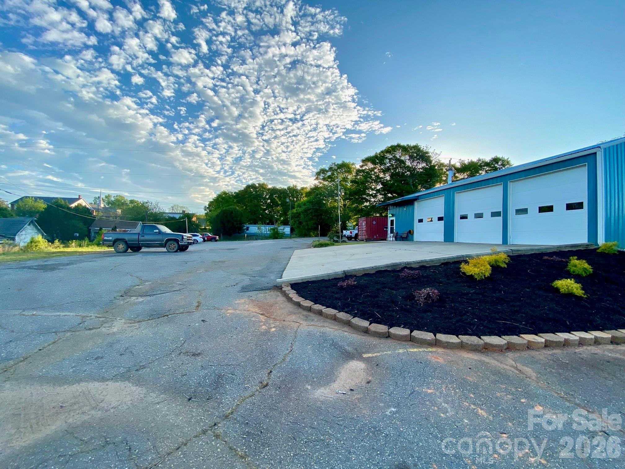 112 Hollifield Road Property Photo 4