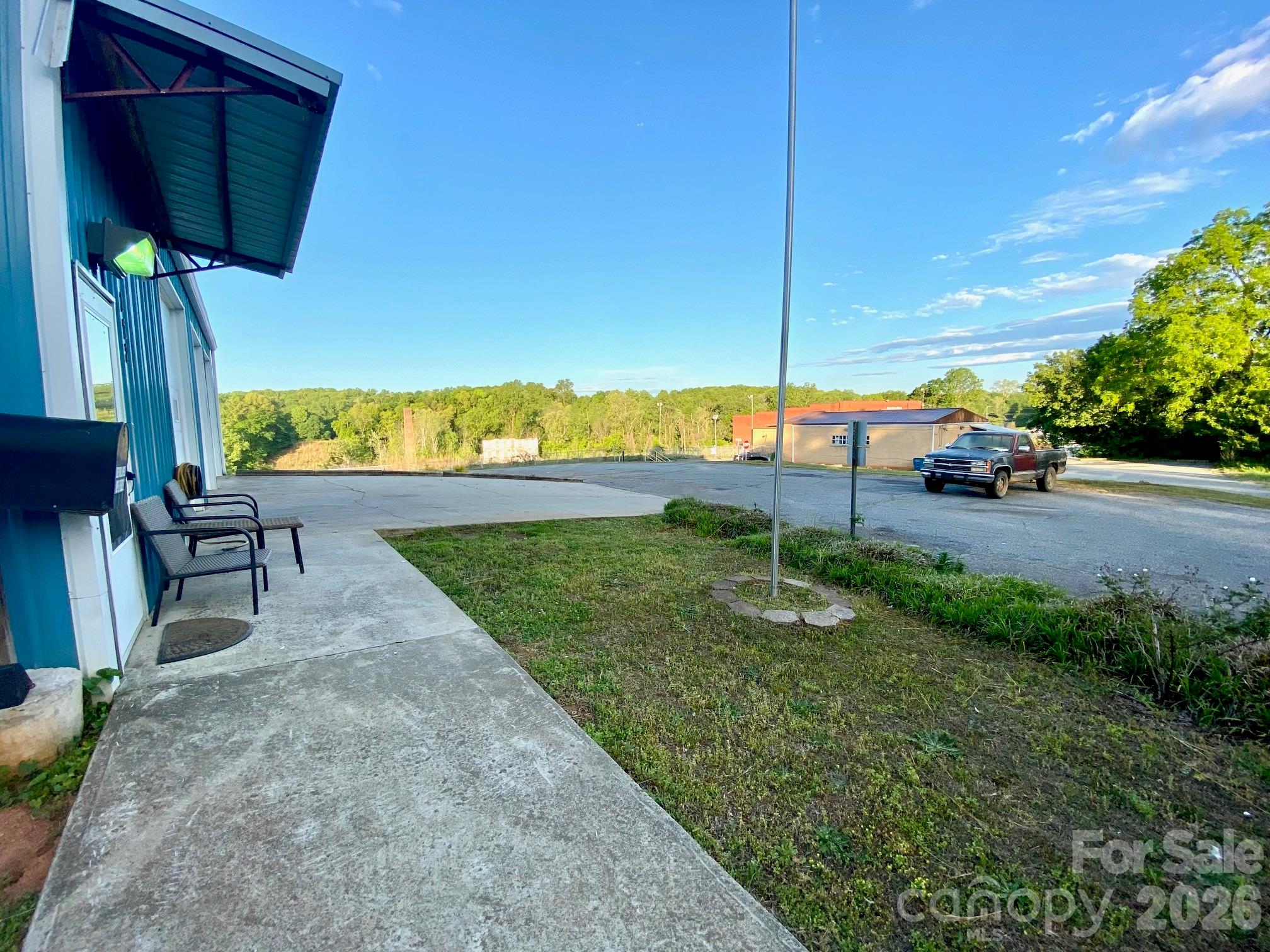 112 Hollifield Road Property Photo 11