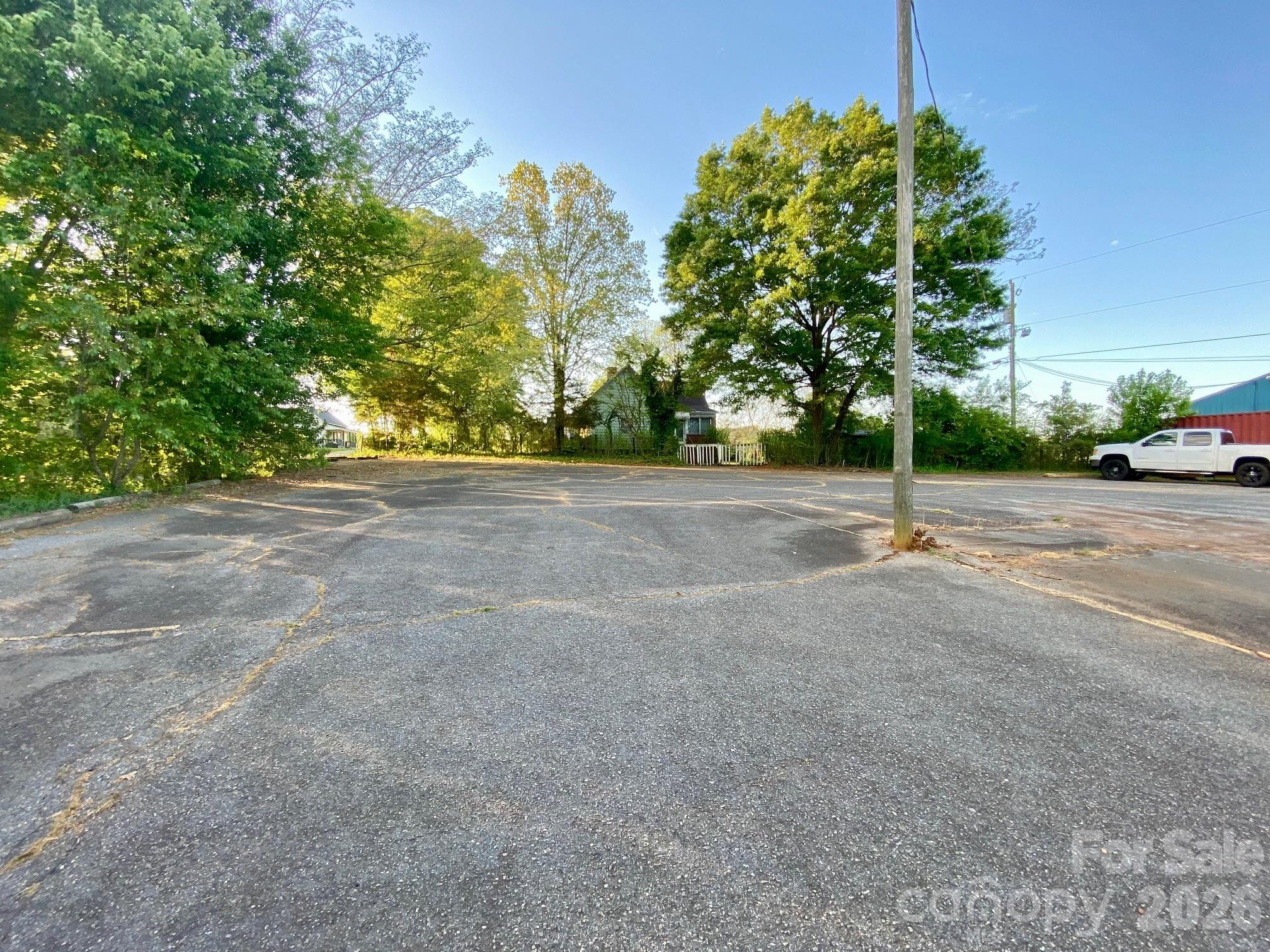 112 Hollifield Road Property Photo 16