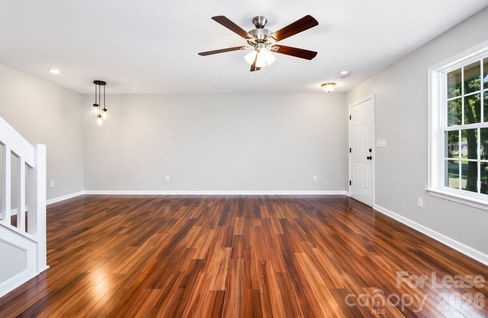 10519 Yellow Rose Lane Property Photo 8