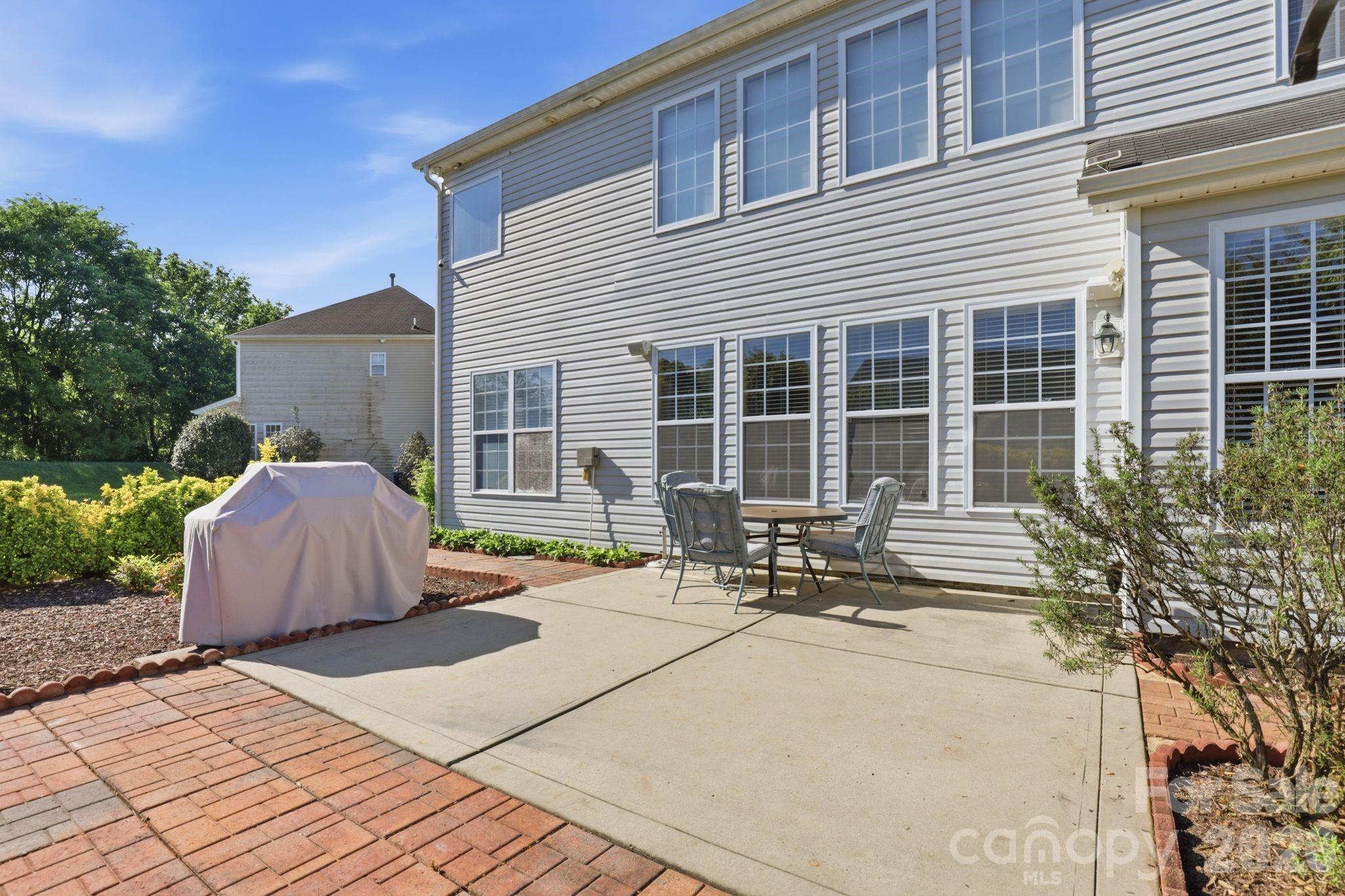 10122 Whiteburn Court Property Photo 34